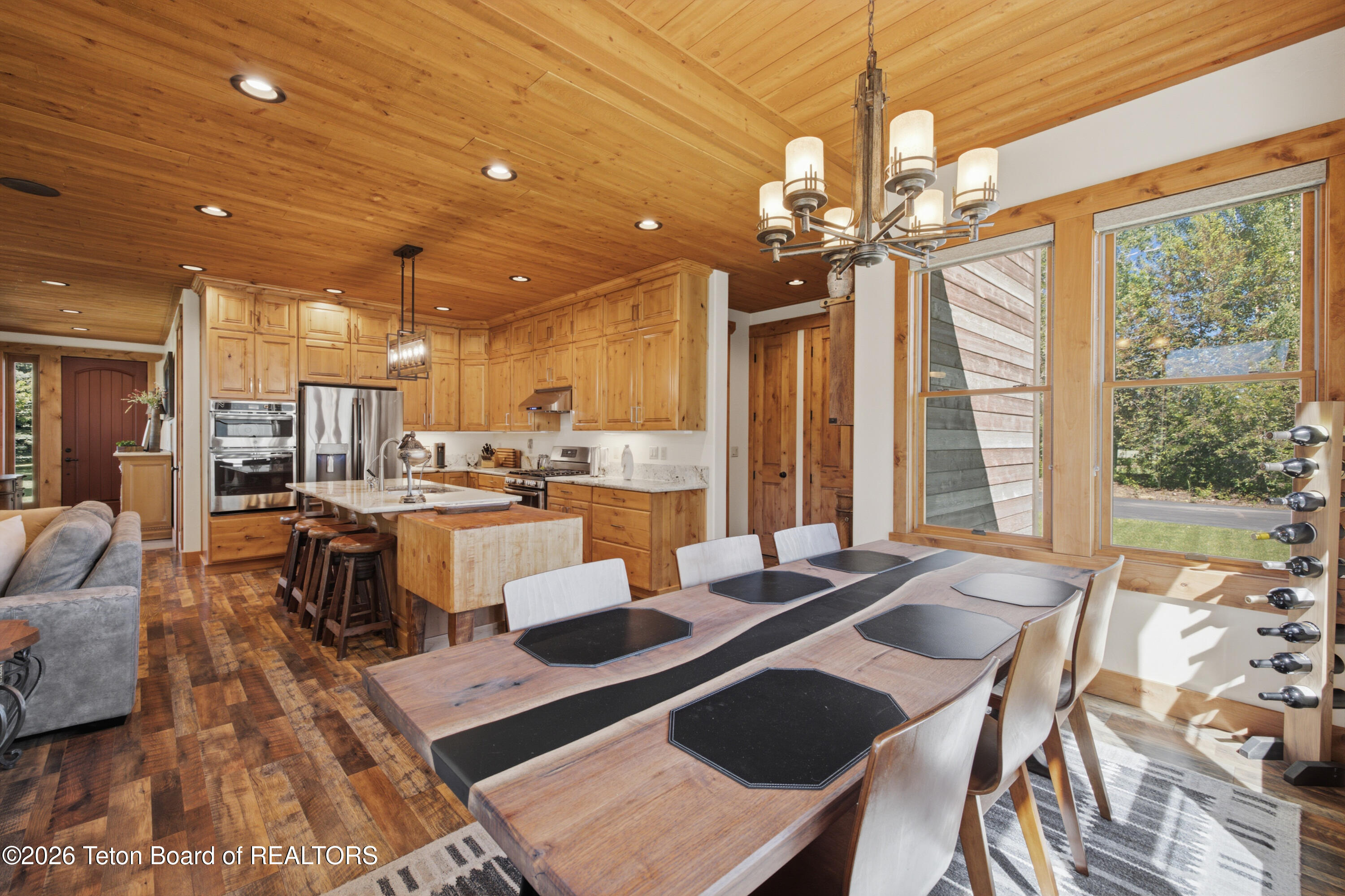 186 E RESERVE Drive