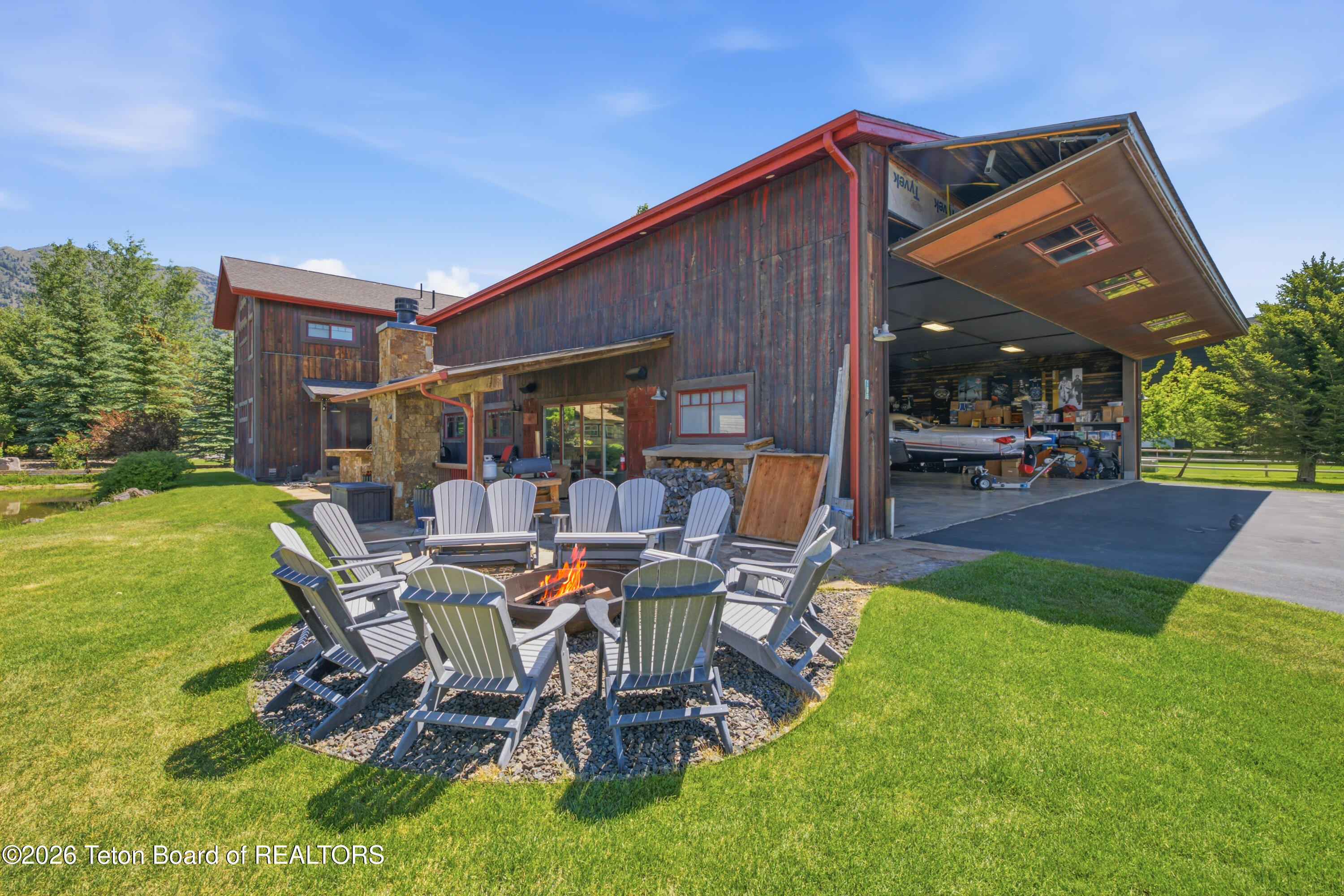 186 E RESERVE Drive