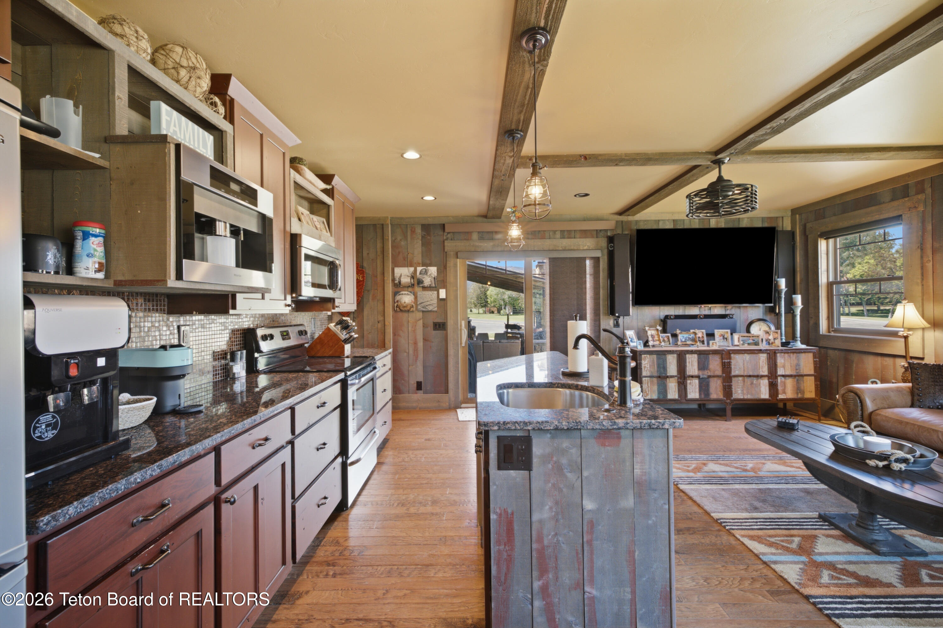 186 E RESERVE Drive
