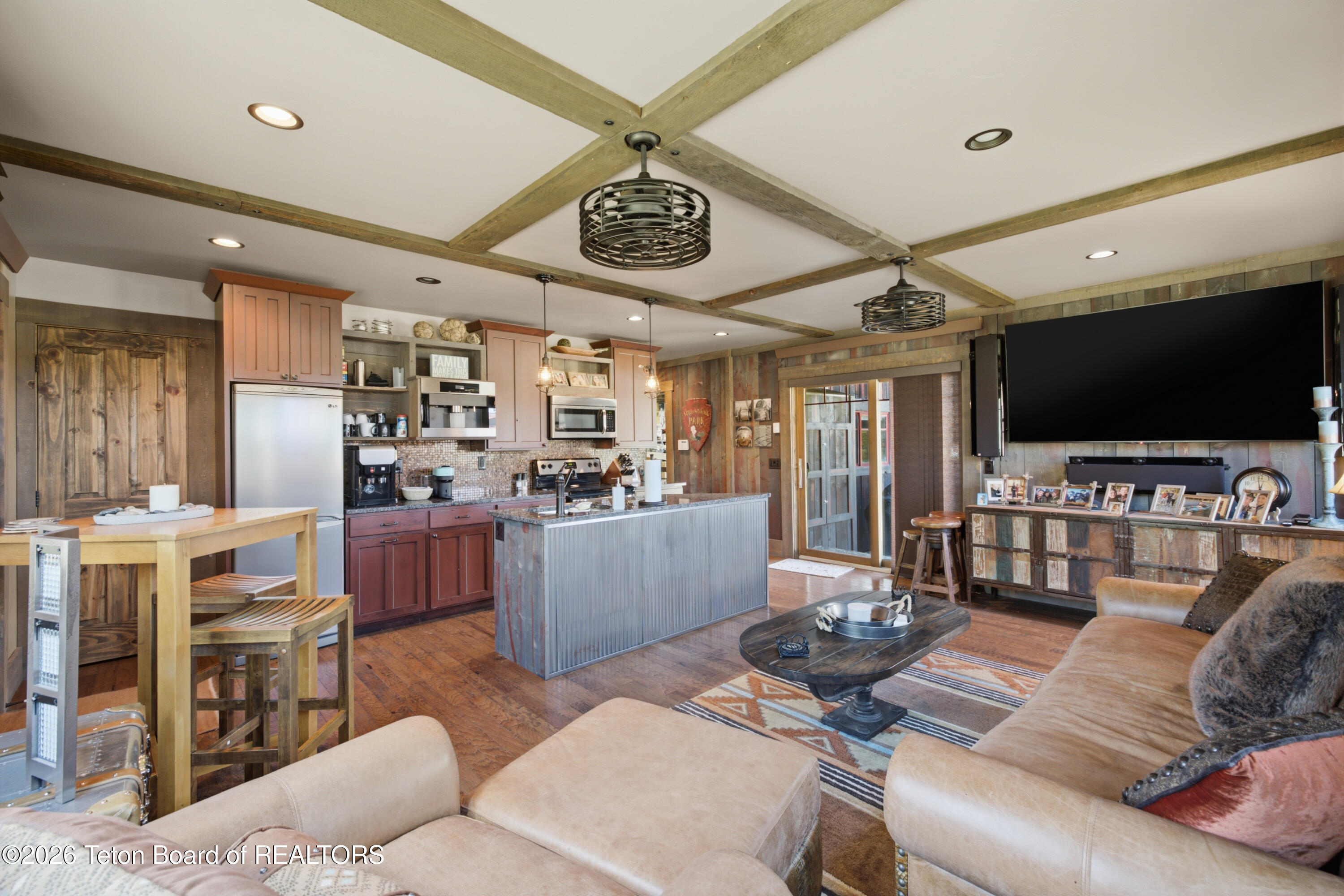 186 E RESERVE Drive