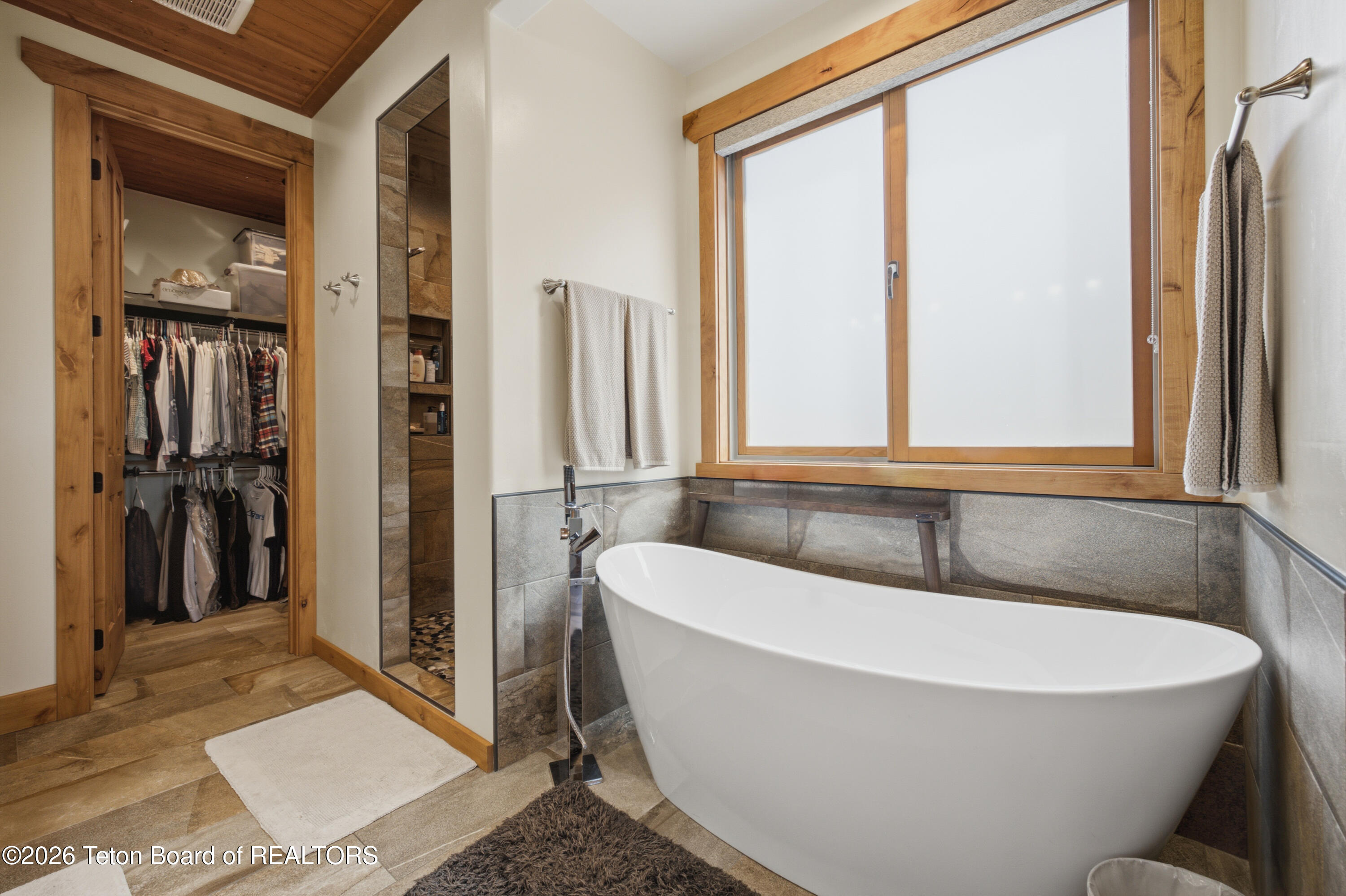 186 E RESERVE Drive