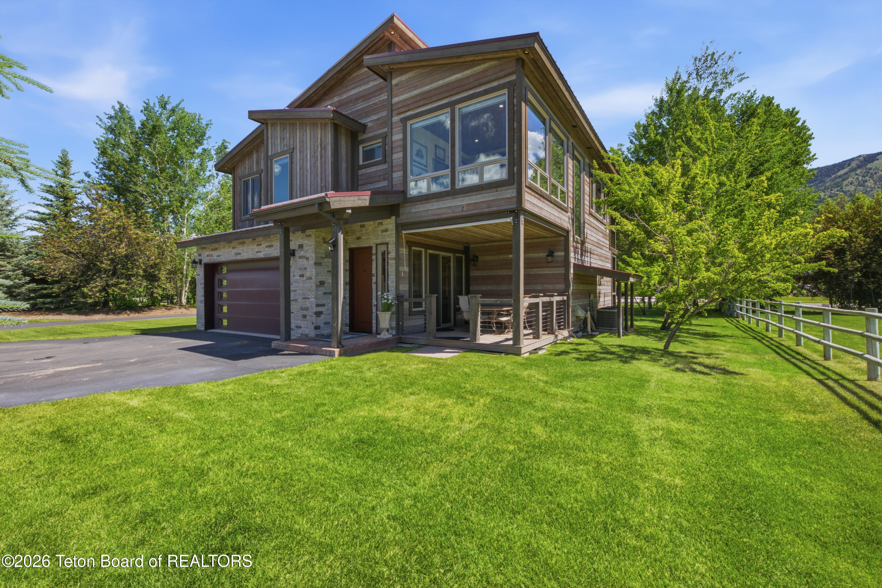 186 E RESERVE Drive