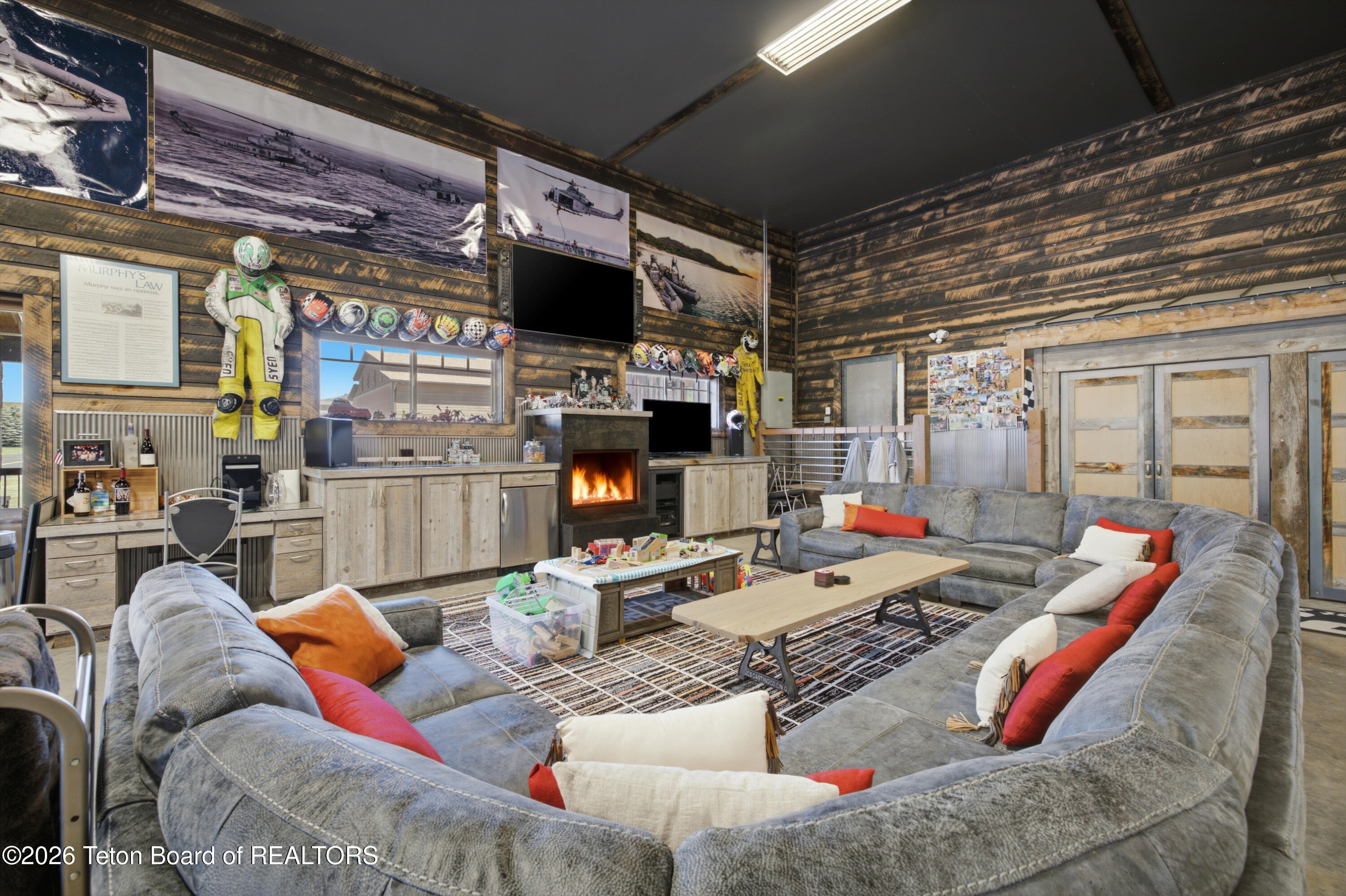 186 E RESERVE Drive