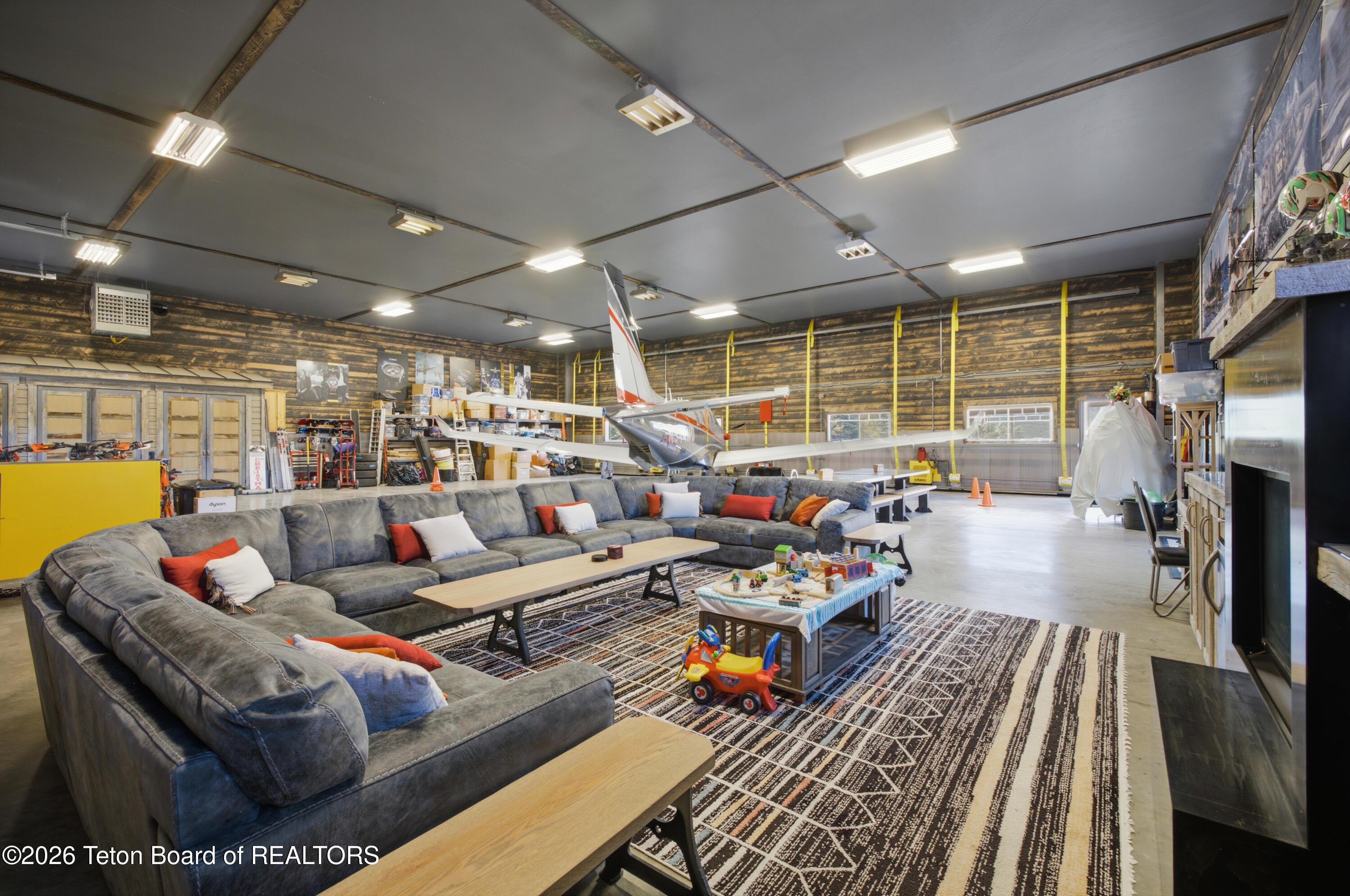186 E RESERVE Drive
