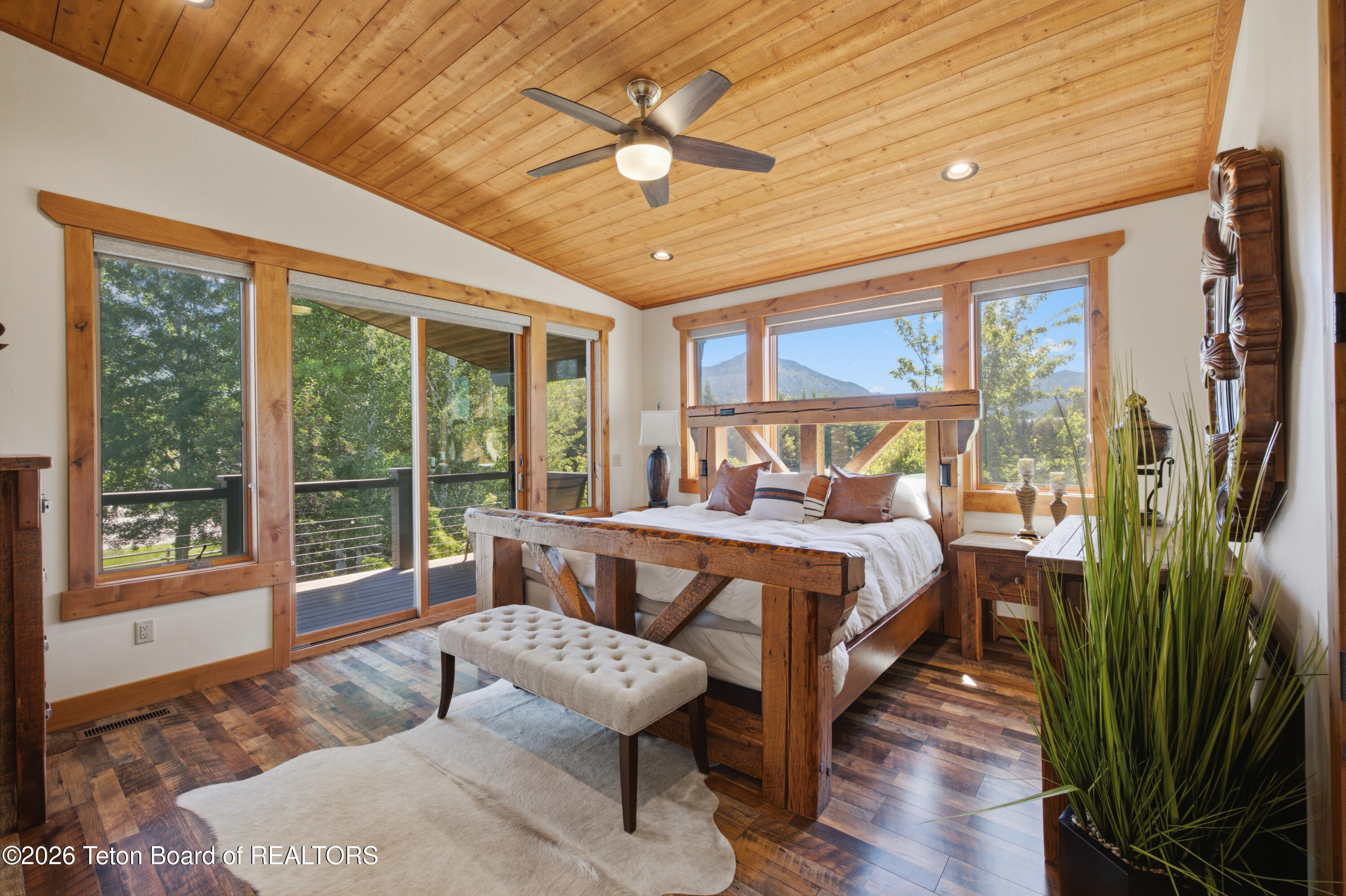 186 E RESERVE Drive