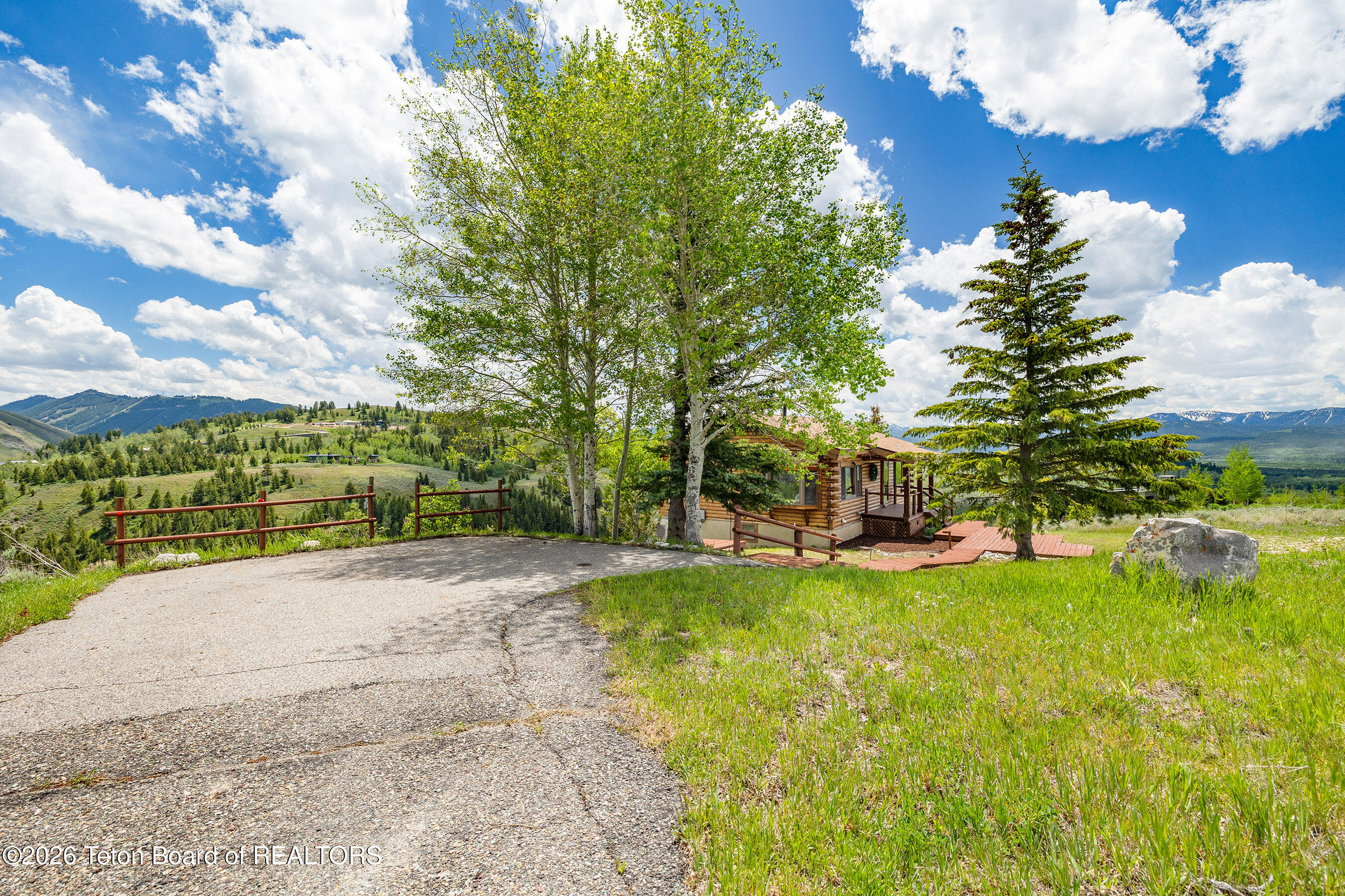 555 N RIDGE VIEW Drive
