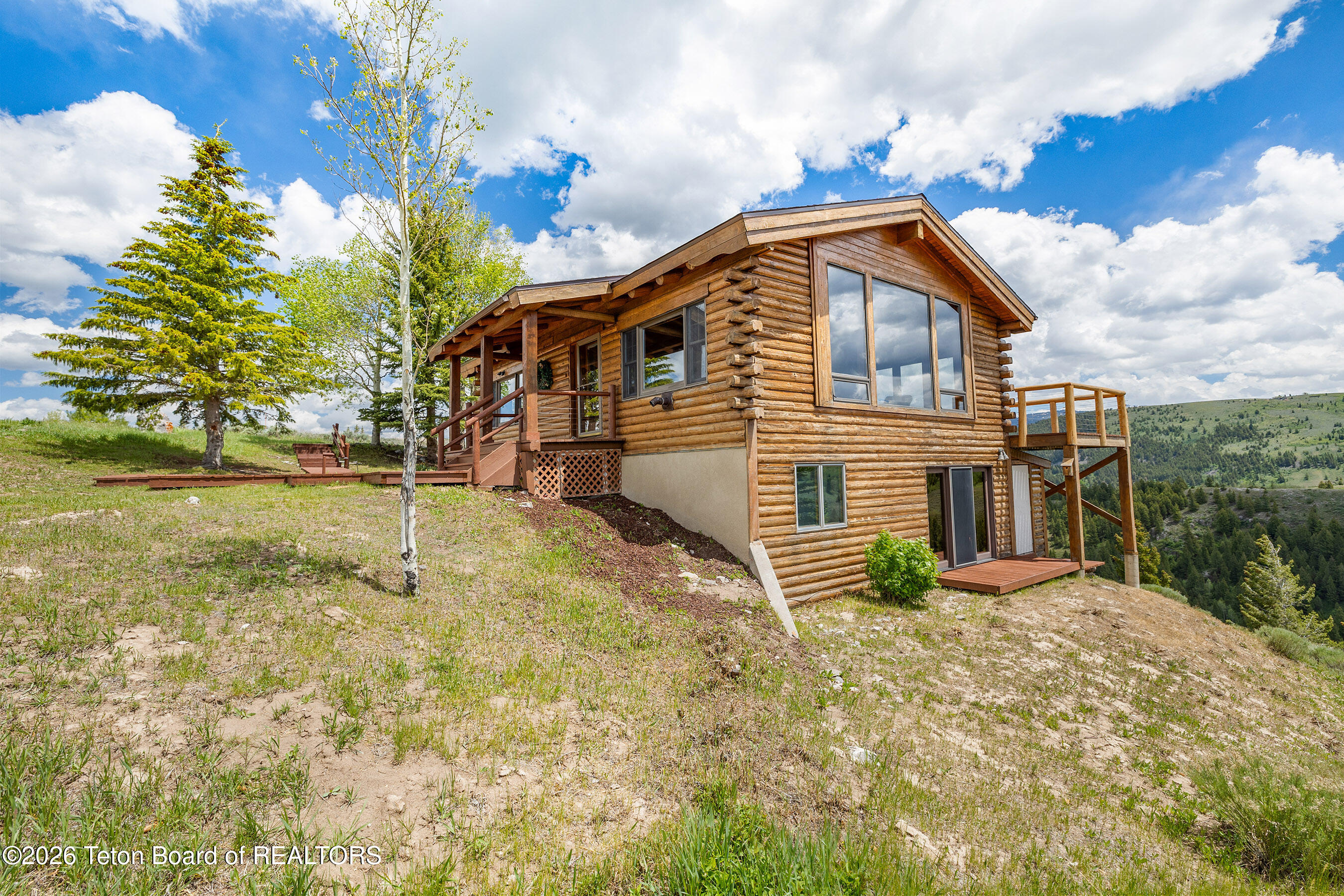 555 N RIDGE VIEW Drive