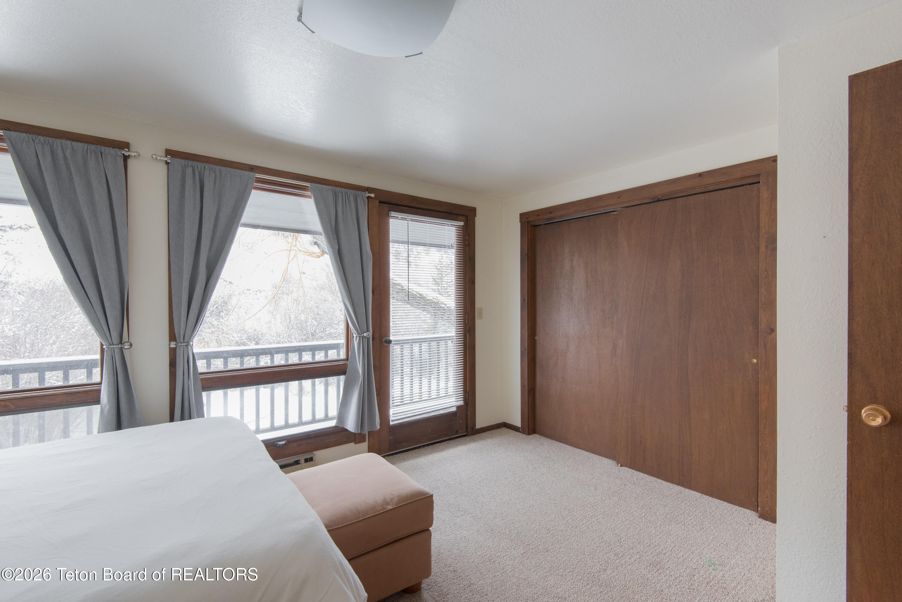 764 W SNOW KING Avenue