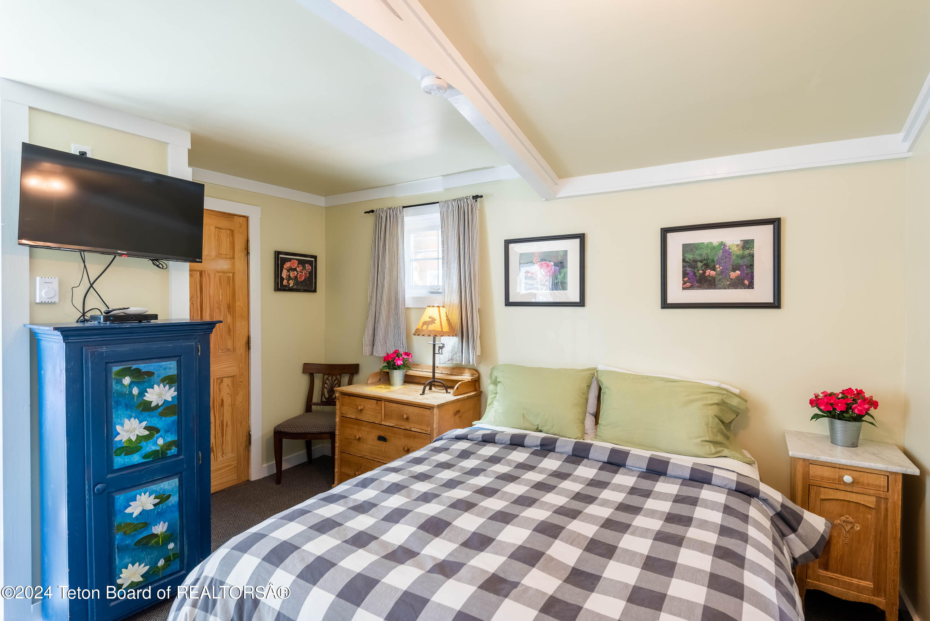 49 E MAGNOLIA Street