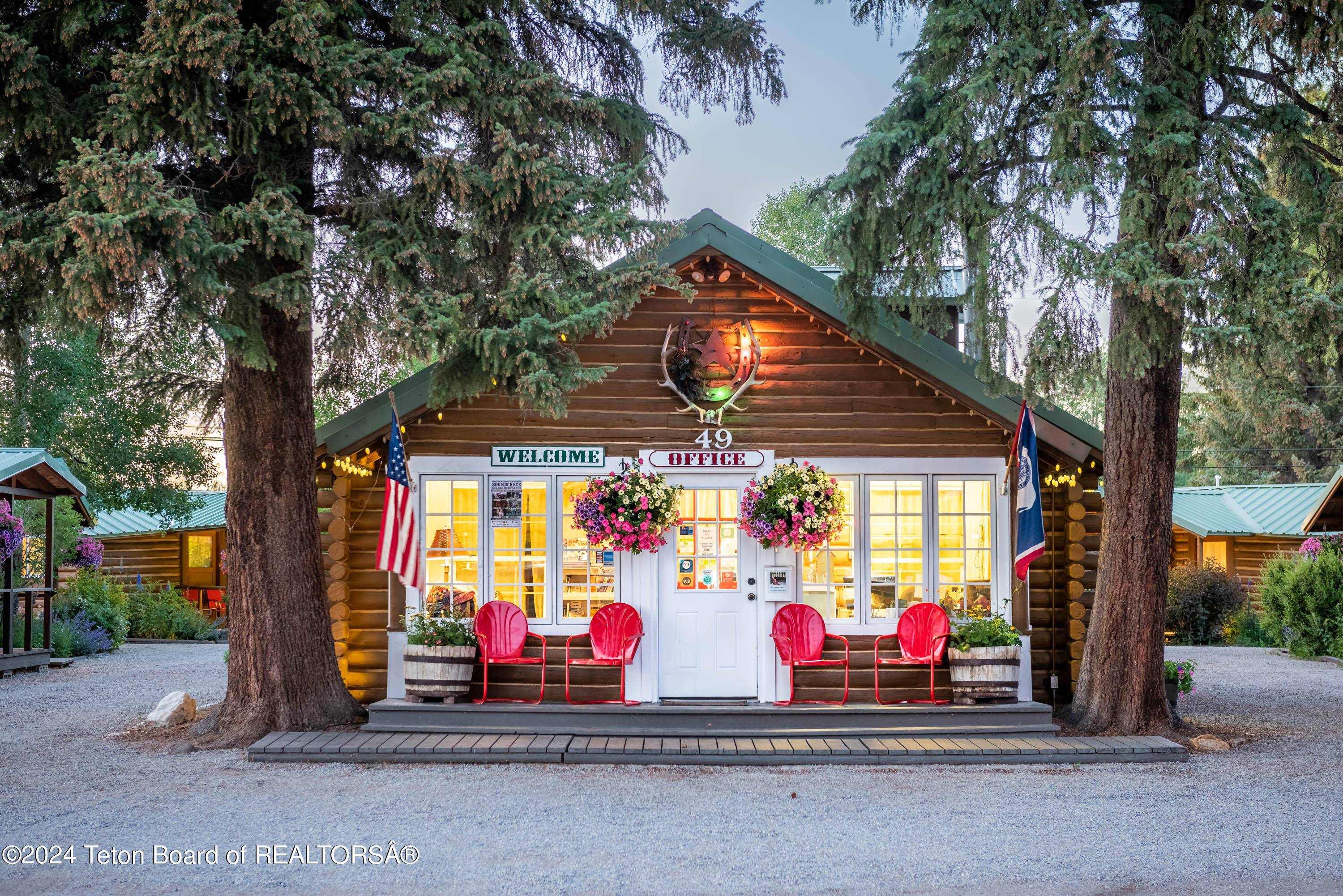 49 E MAGNOLIA Street