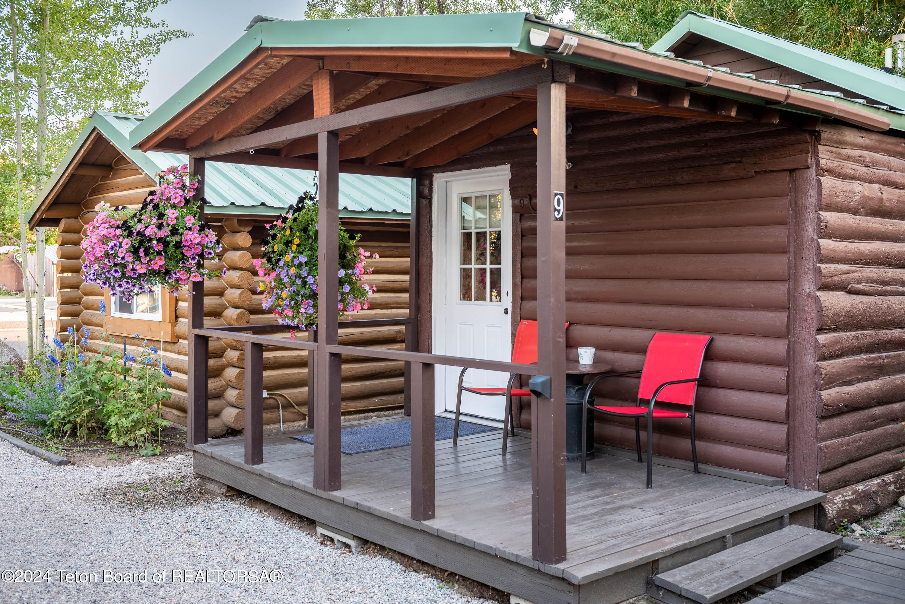 49 E MAGNOLIA Street