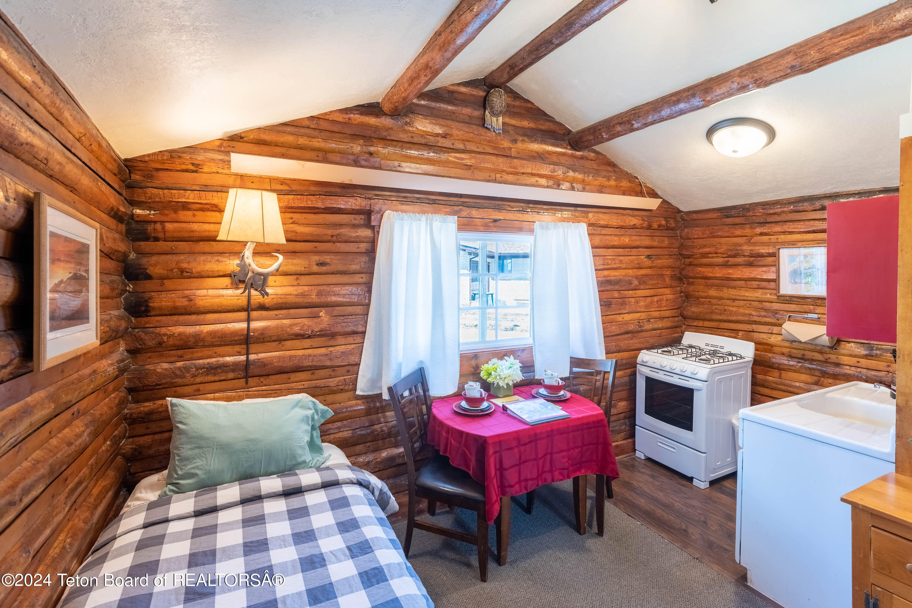 49 E MAGNOLIA Street