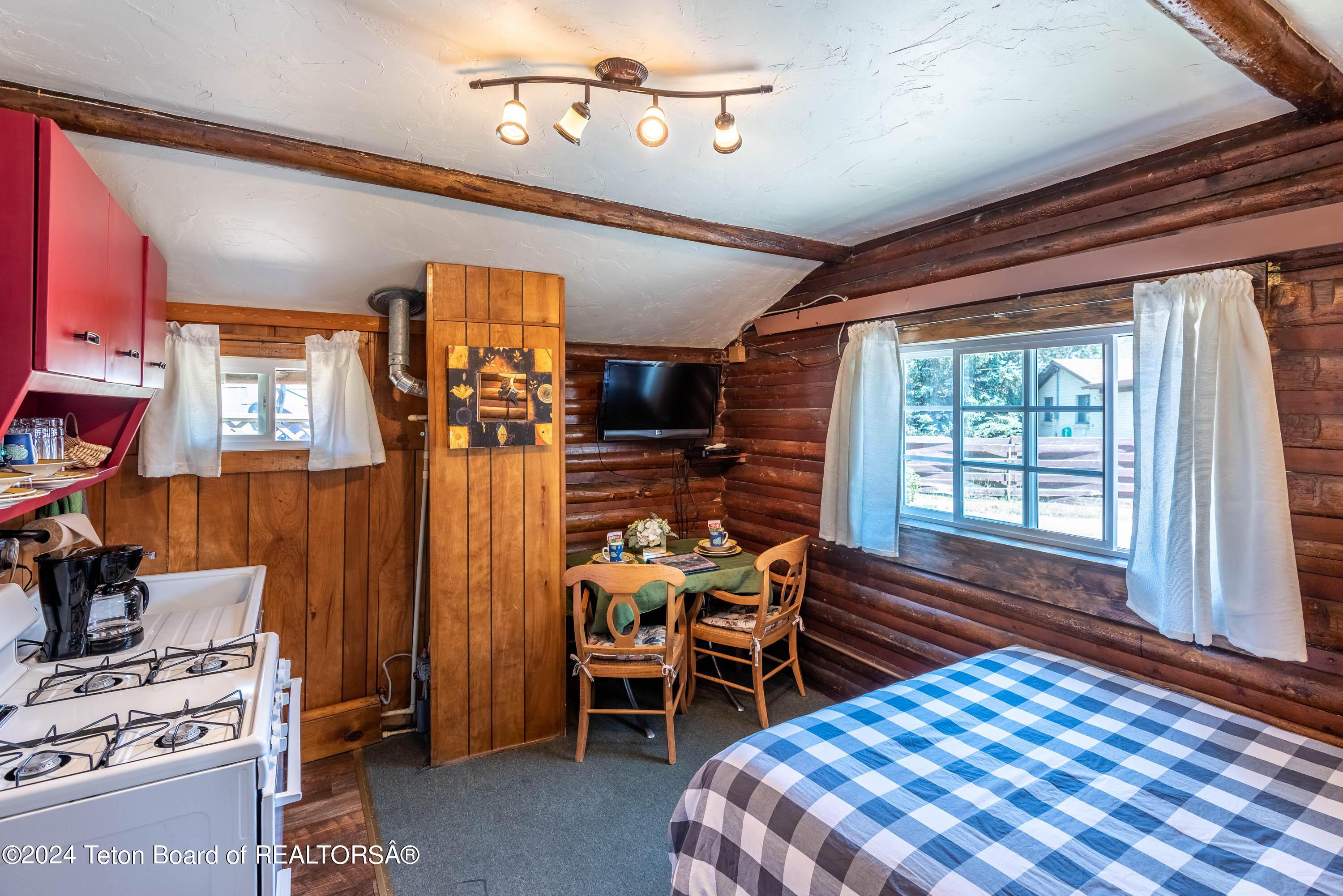 49 E MAGNOLIA Street