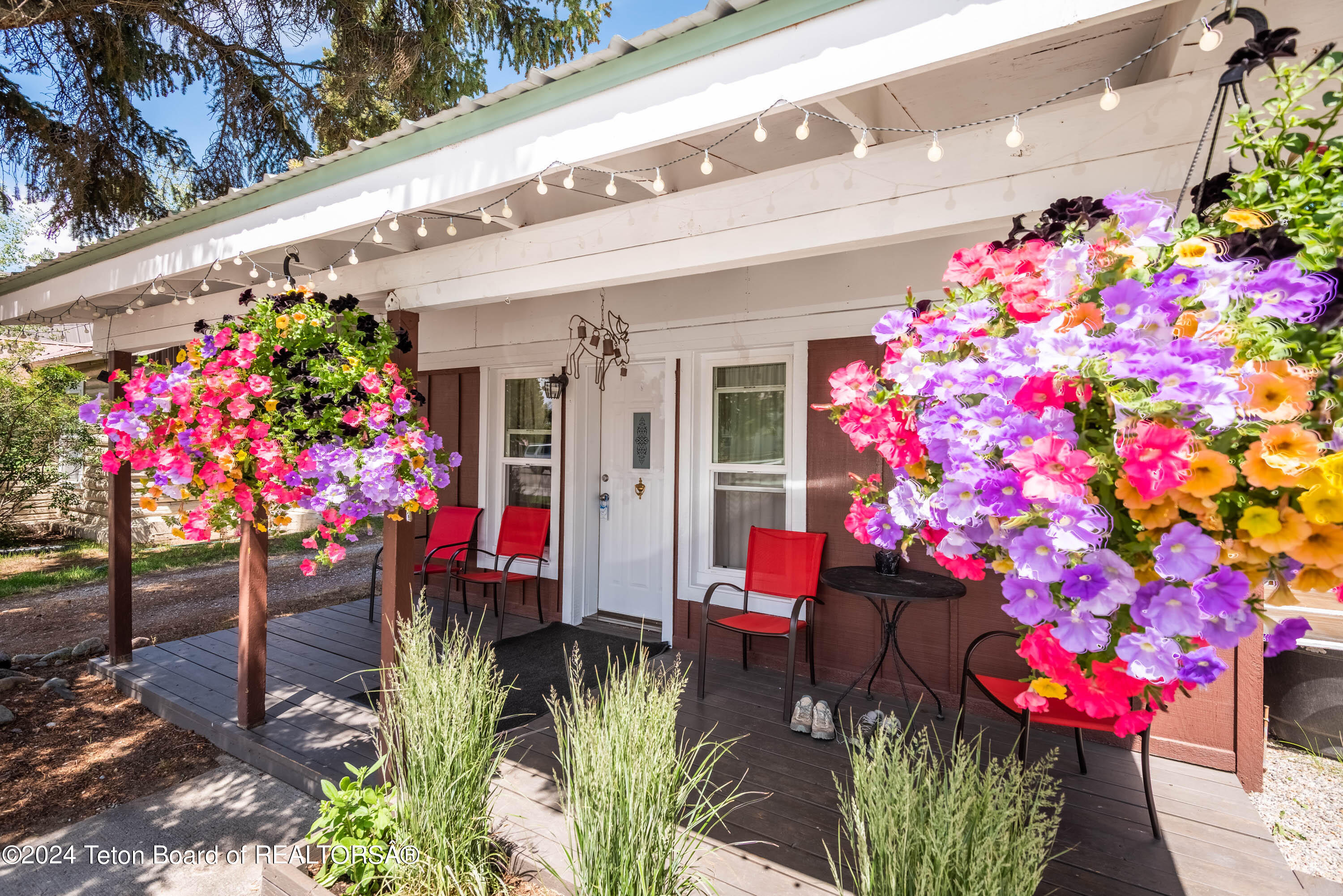 49 E MAGNOLIA Street