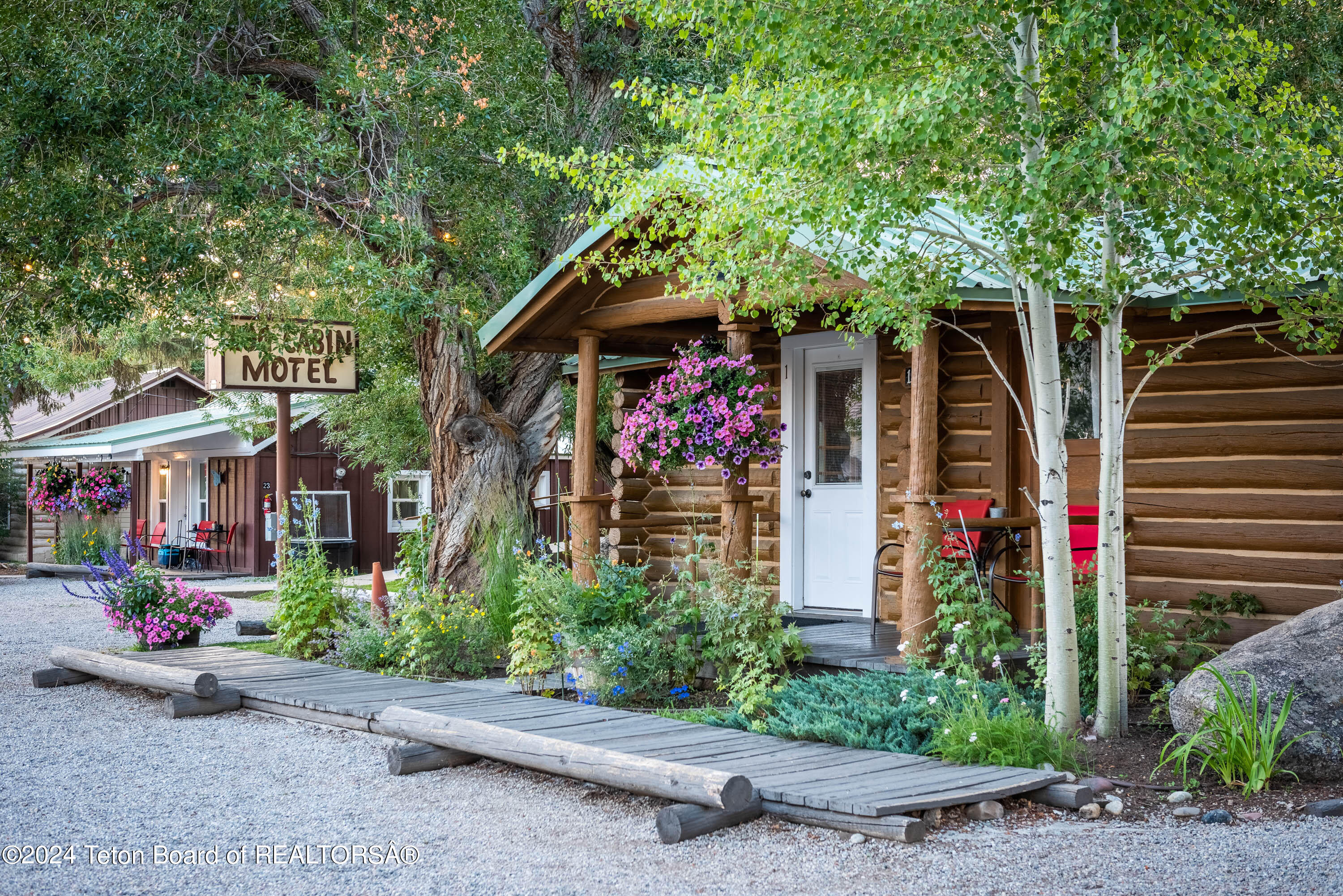 49 E MAGNOLIA Street