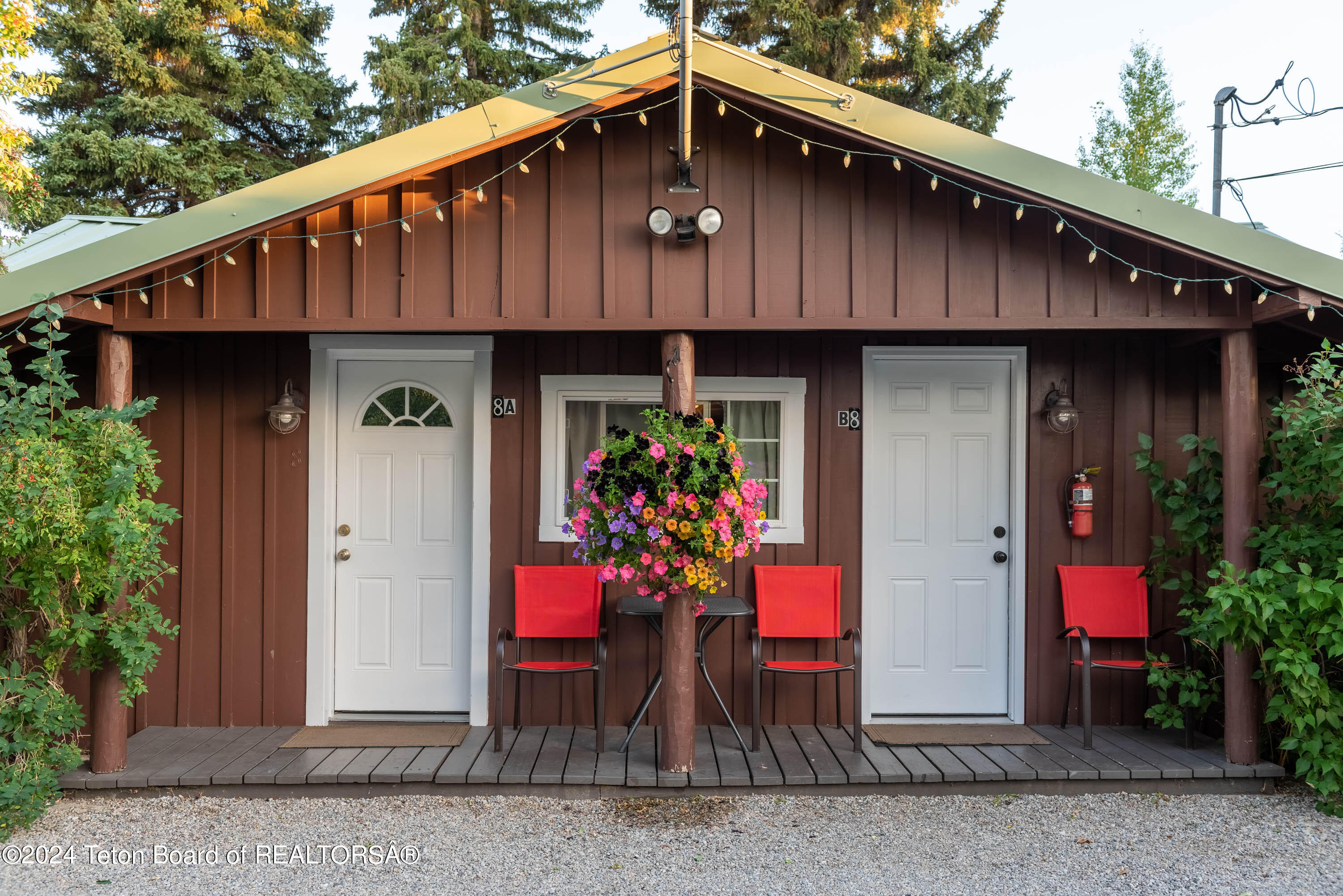 49 E MAGNOLIA Street