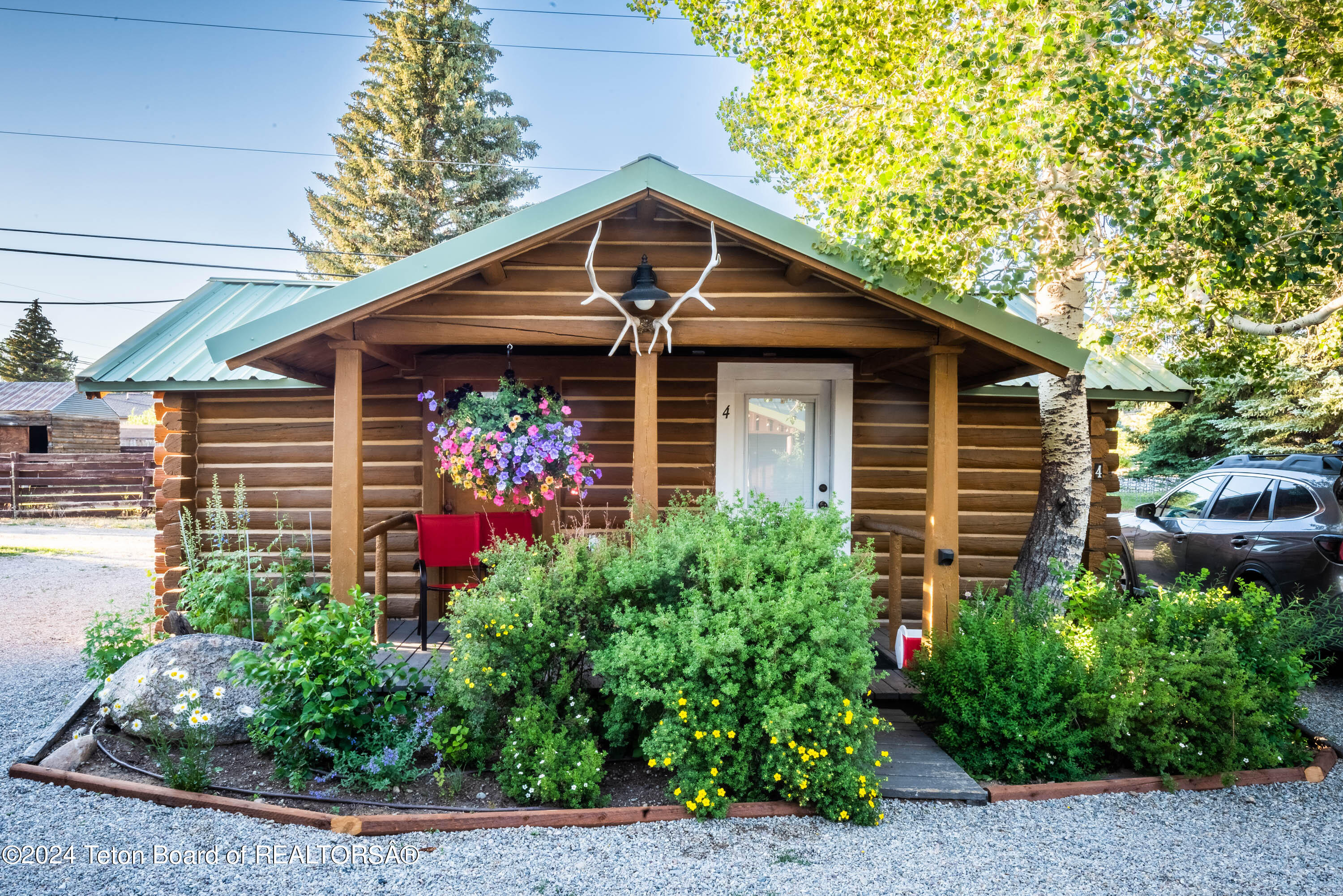 49 E MAGNOLIA Street