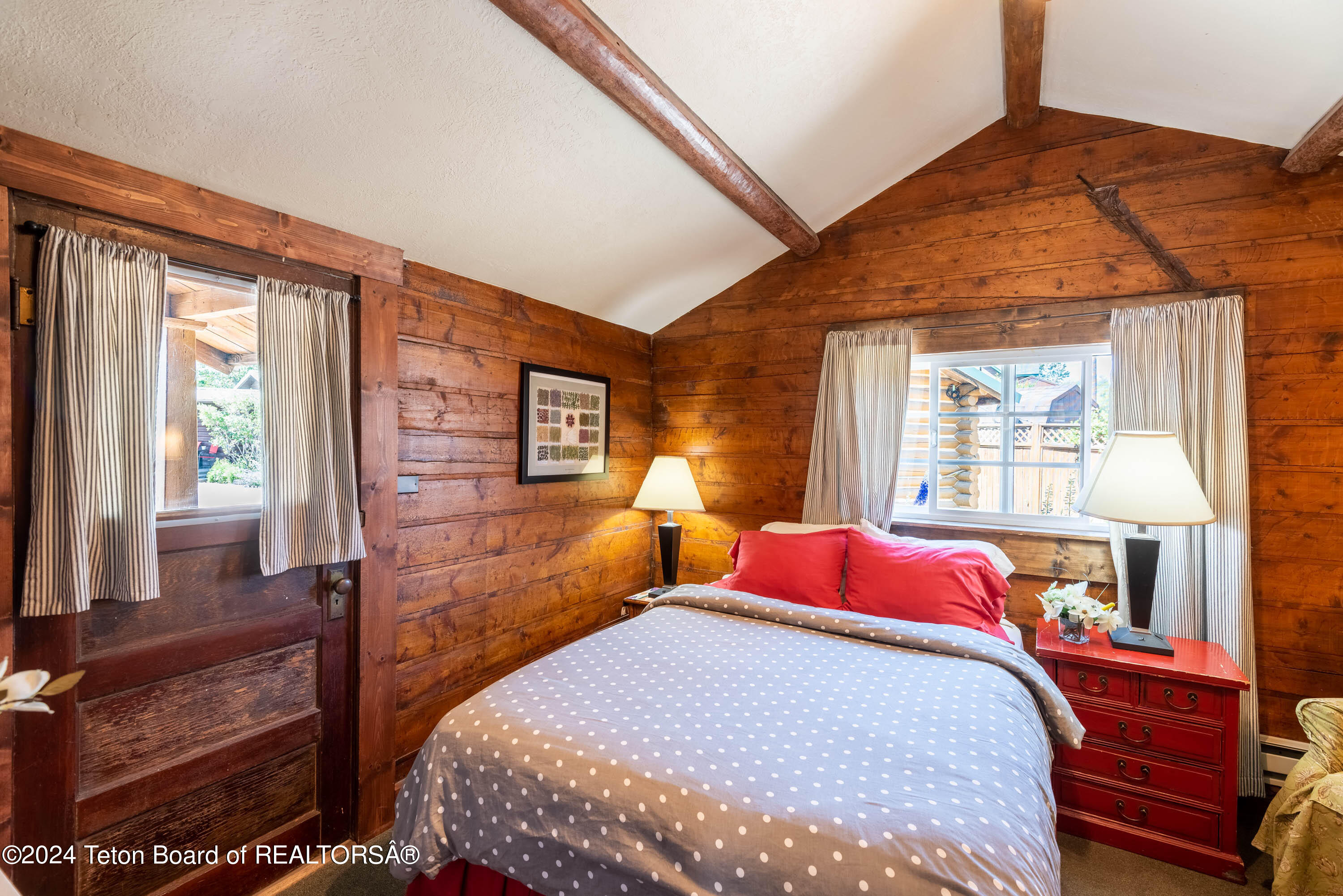 49 E MAGNOLIA Street