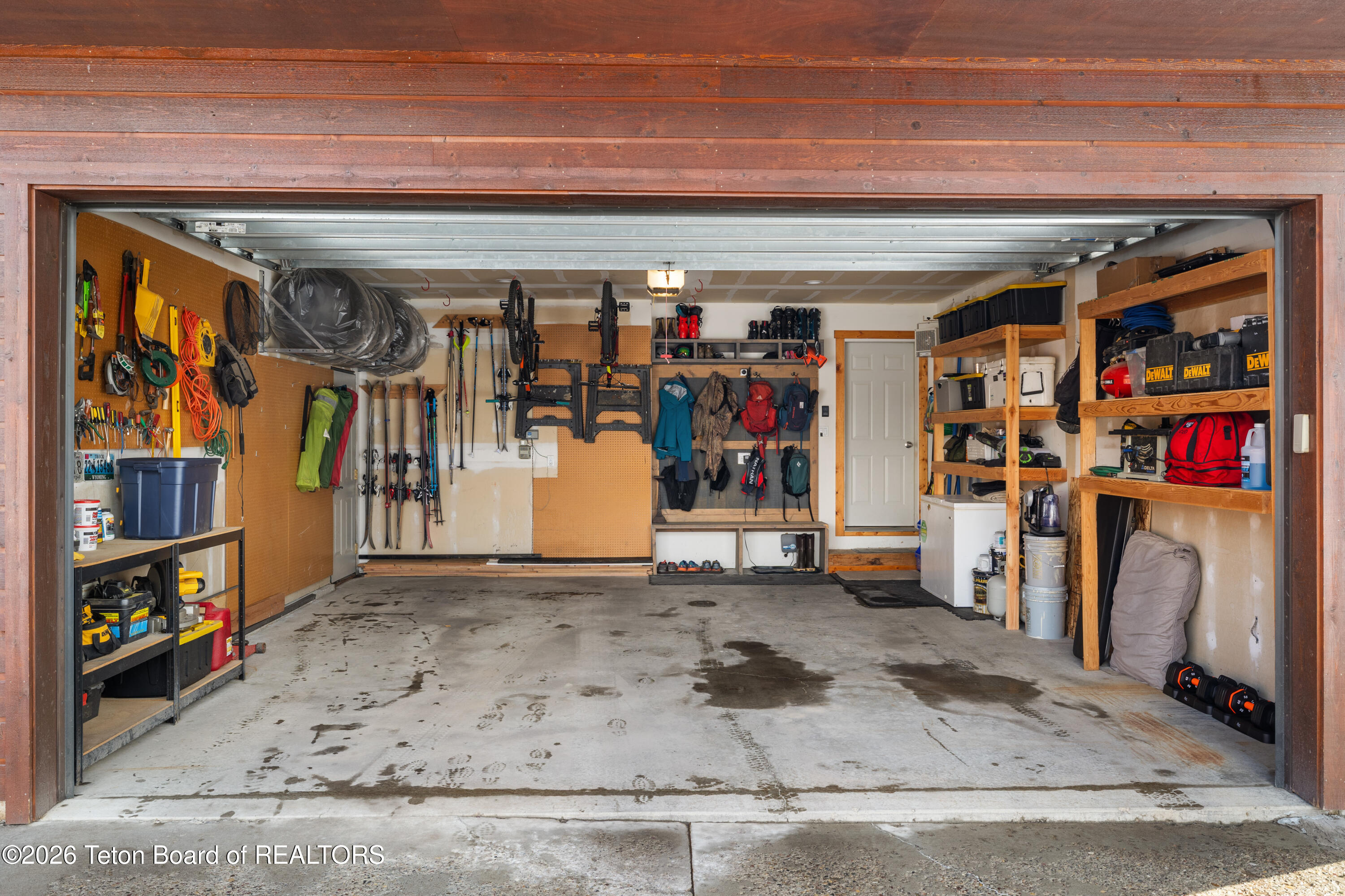 870 WHITEHOUSE Drive