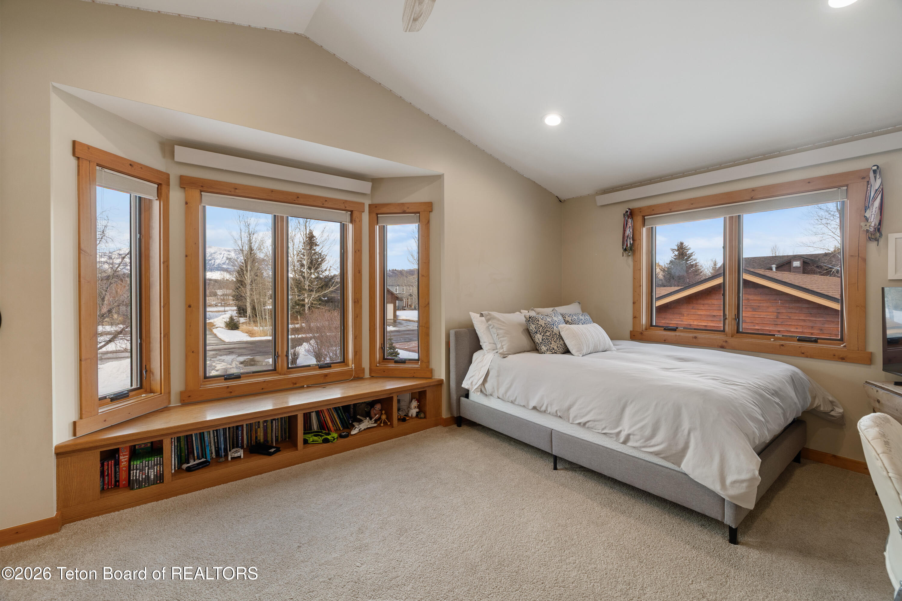 870 WHITEHOUSE Drive