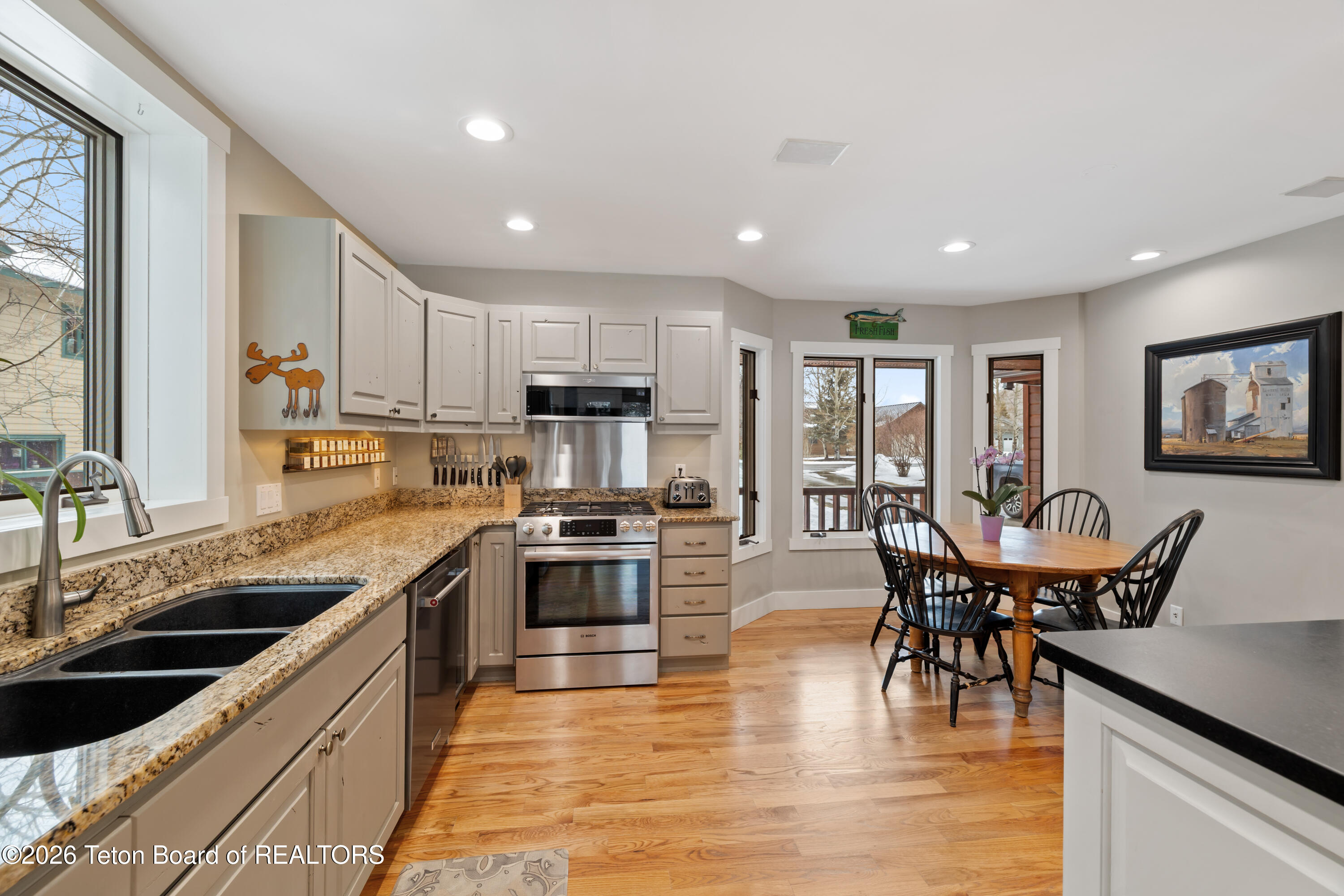 870 WHITEHOUSE Drive