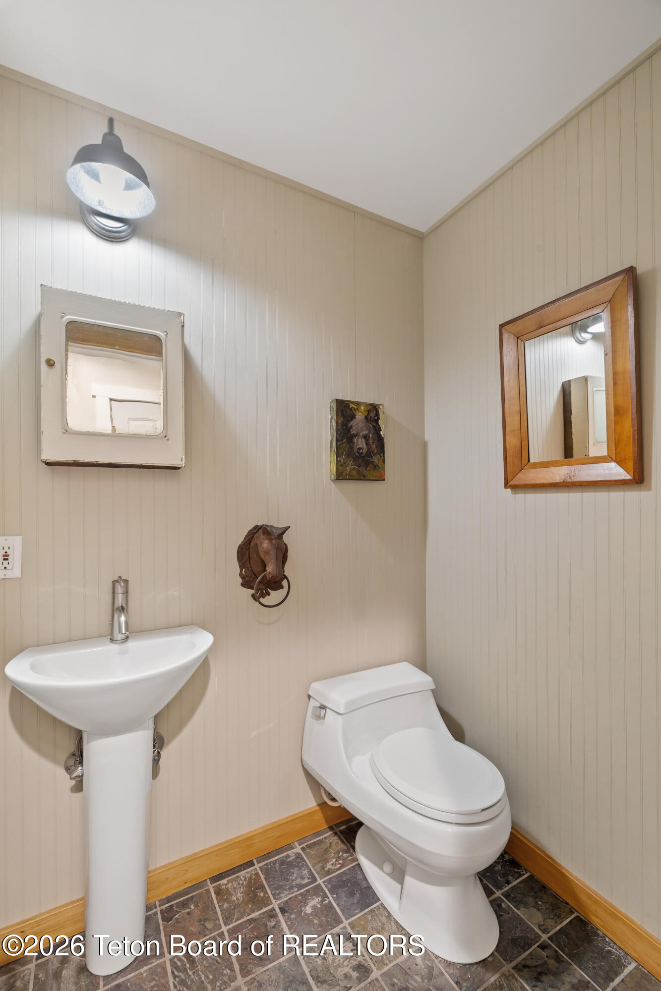 870 WHITEHOUSE Drive