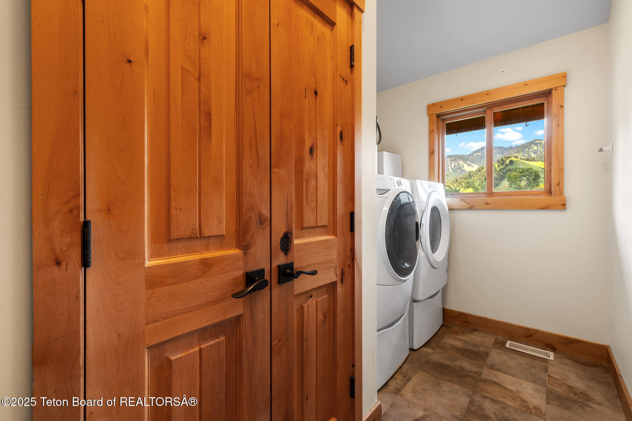 3355 E HORSE CREEK Road