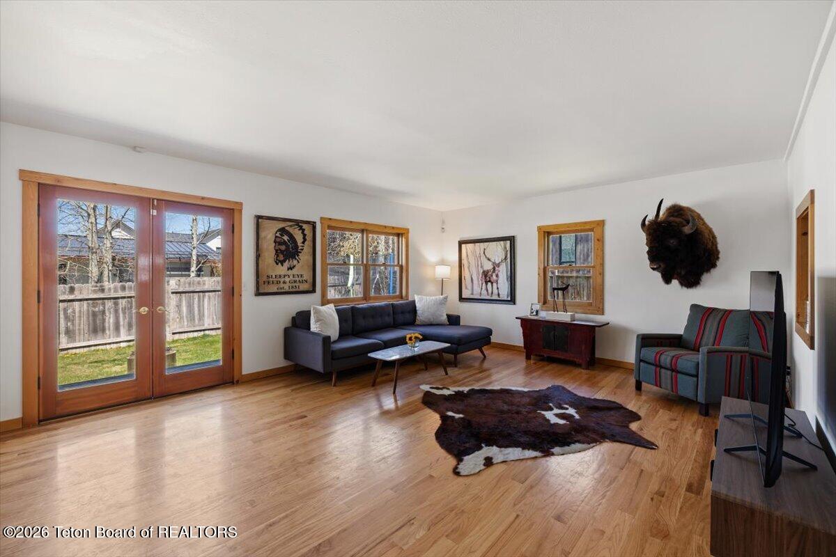 365 E BROADWAY Avenue