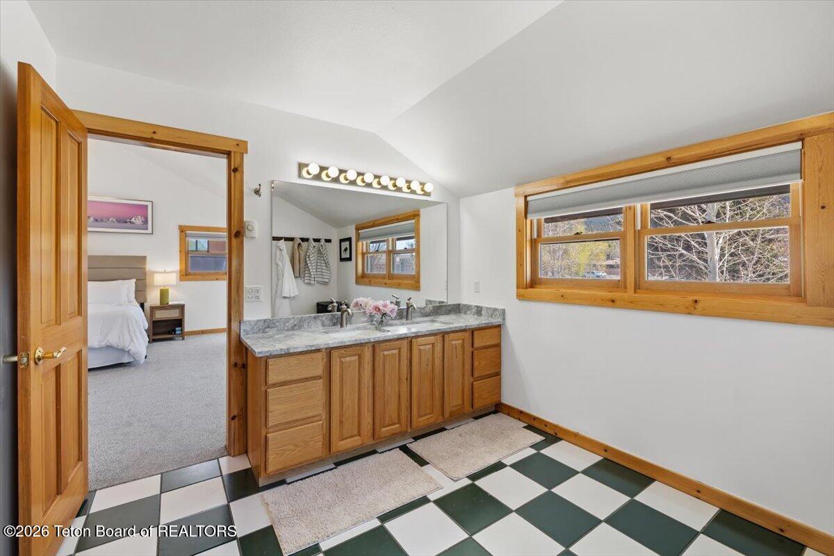 365 E BROADWAY Avenue