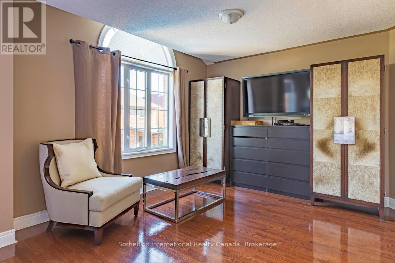 2472 UPPER VALLEY CRESCENT