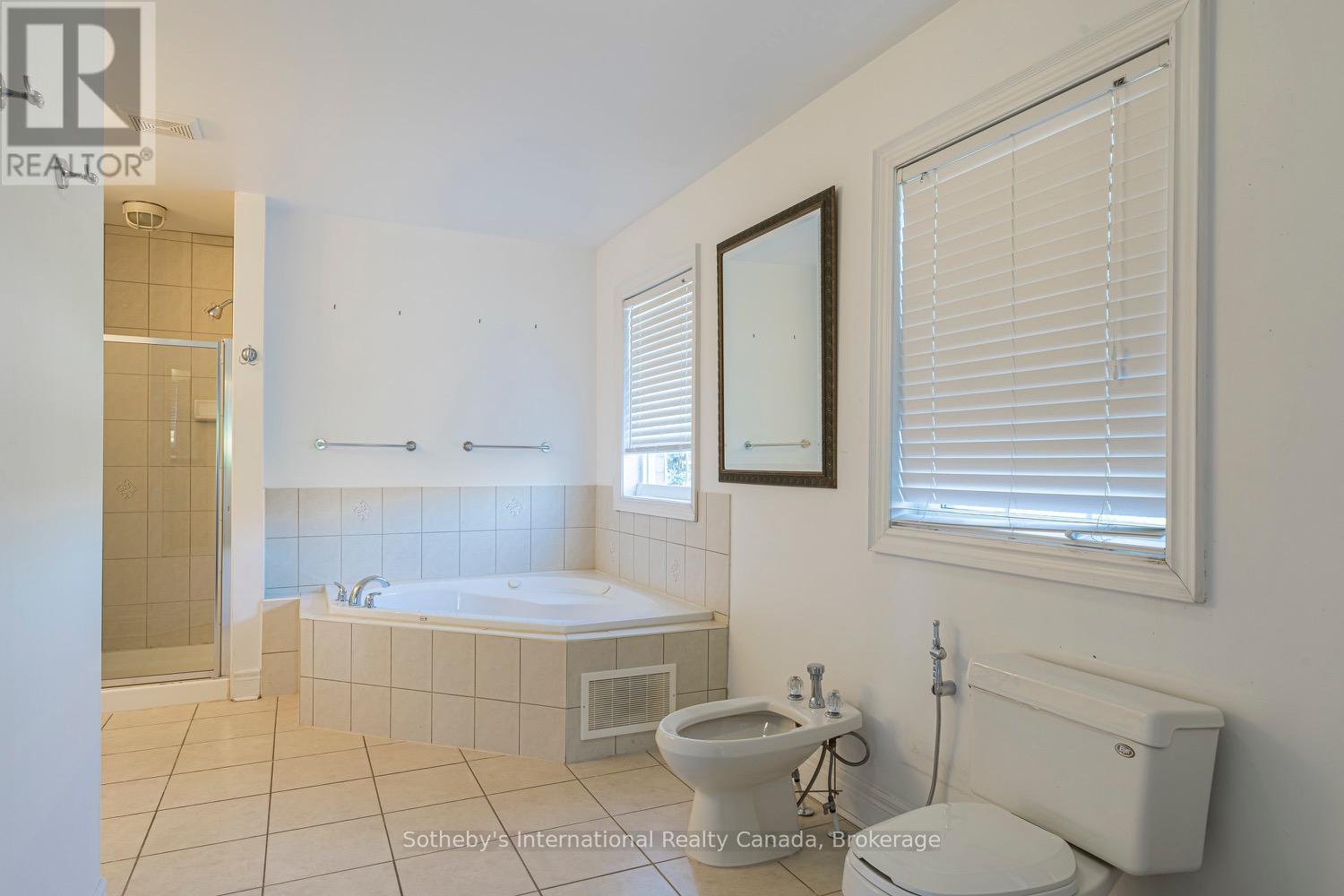 2472 UPPER VALLEY CRESCENT