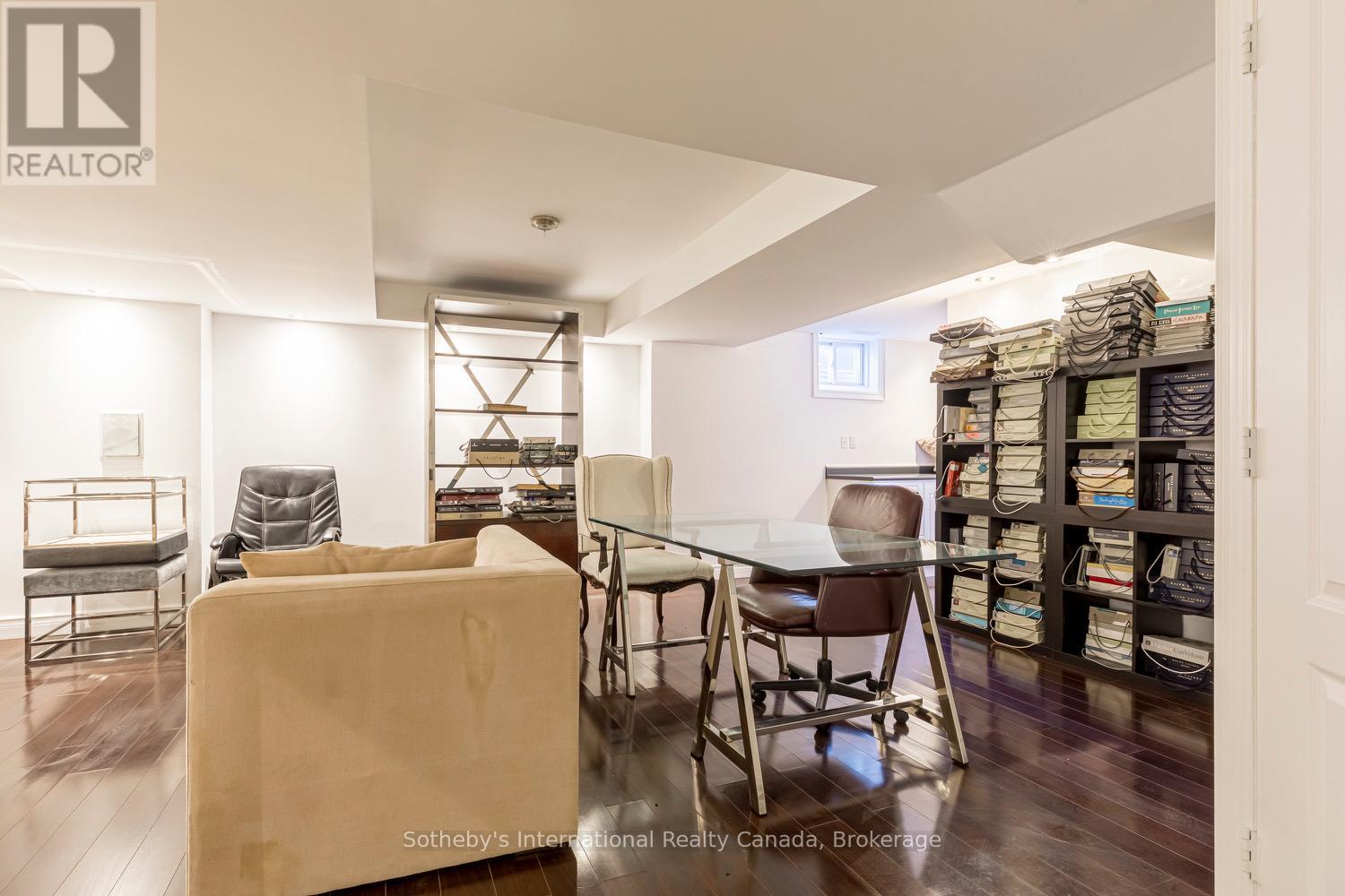 2472 UPPER VALLEY CRESCENT