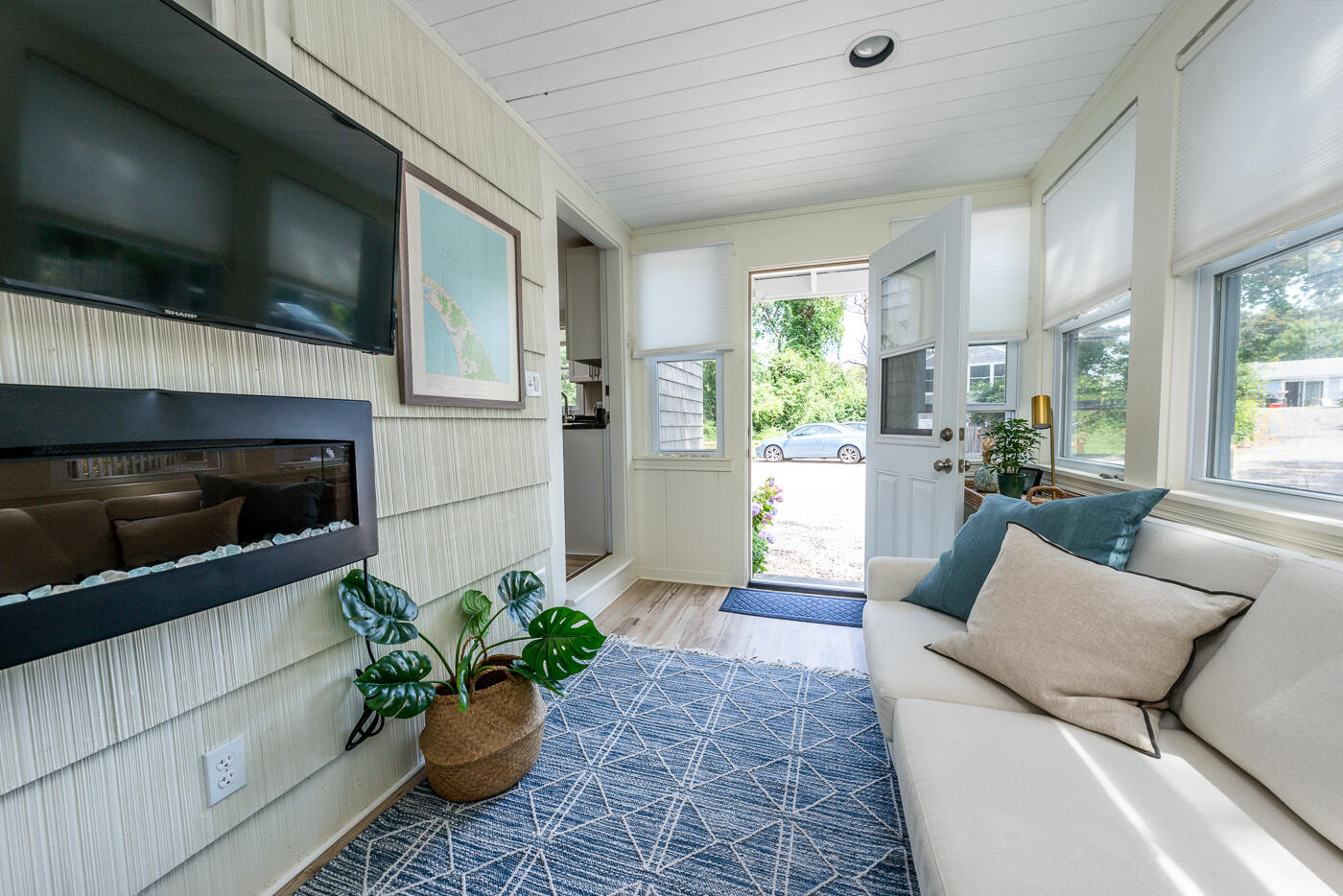 82 Shore Road # 8