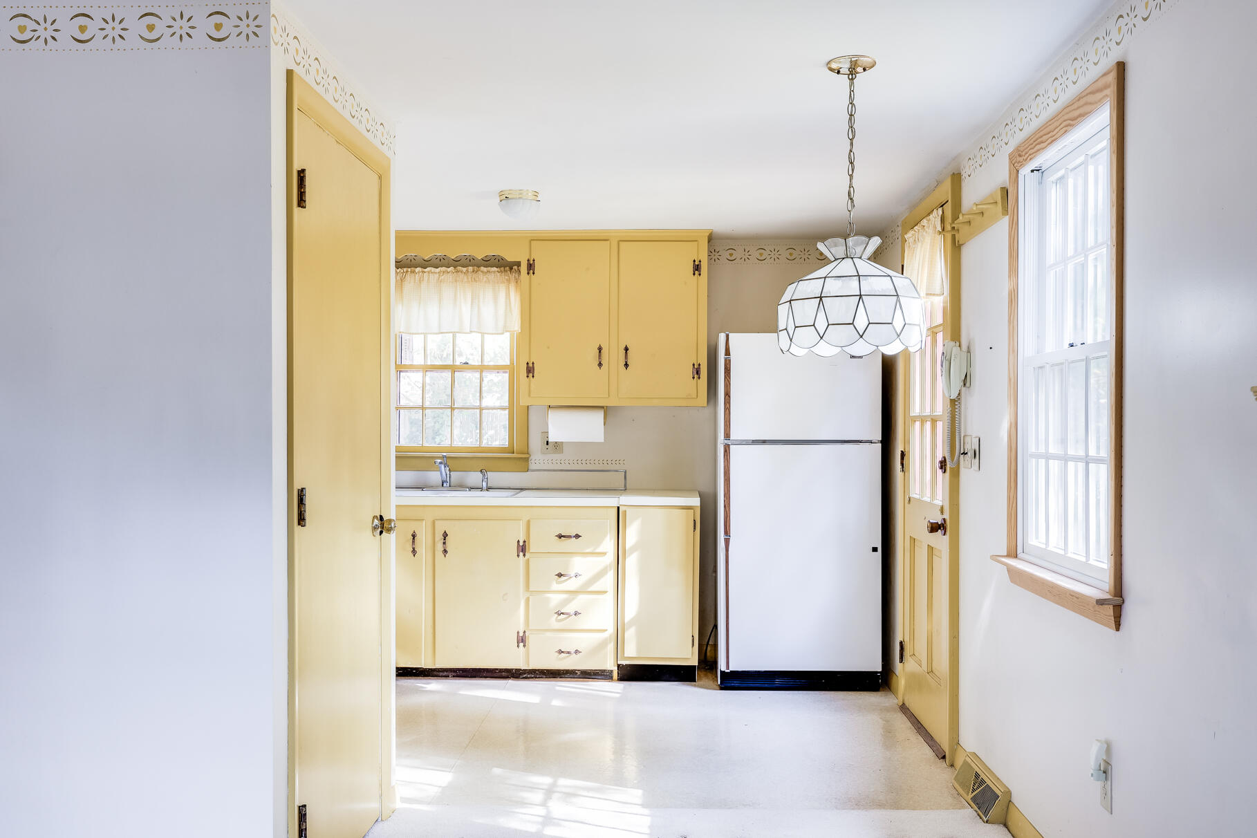 49 Lakeview Drive