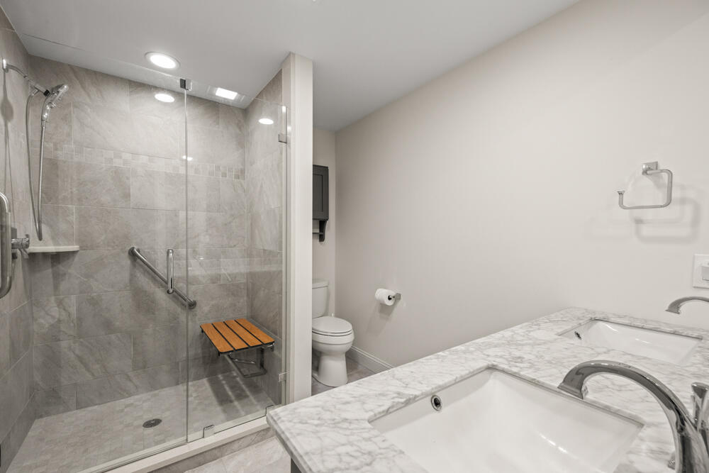 307 Riverview Drive, Chatham