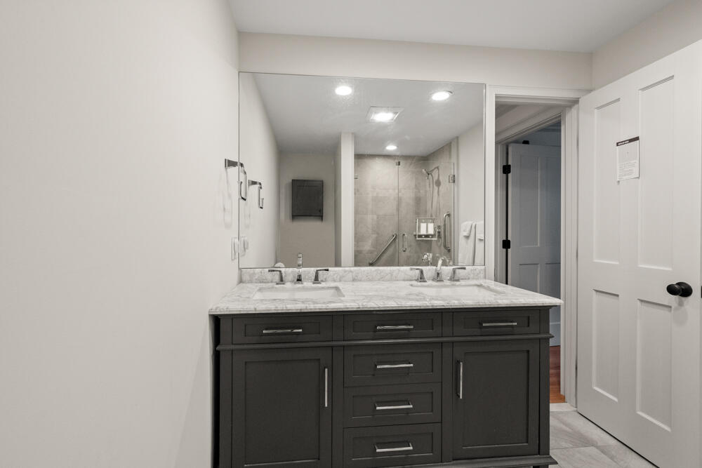 307 Riverview Drive, Chatham