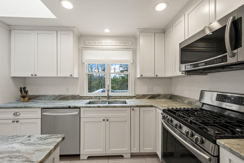 307 Riverview Drive, Chatham