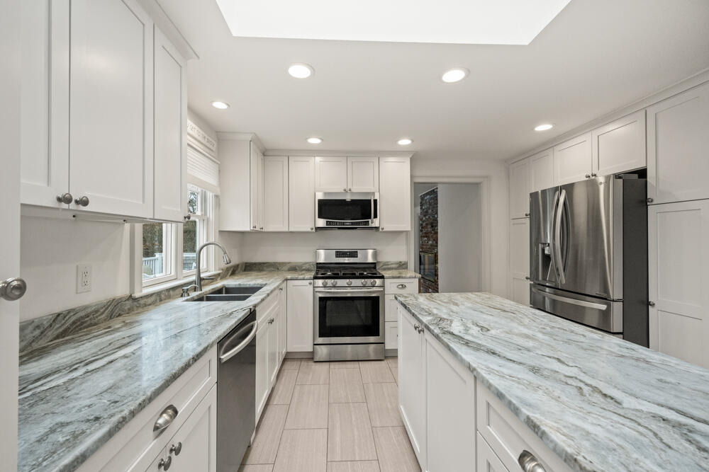 307 Riverview Drive, Chatham