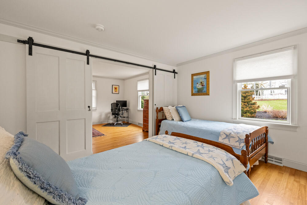 307 Riverview Drive, Chatham