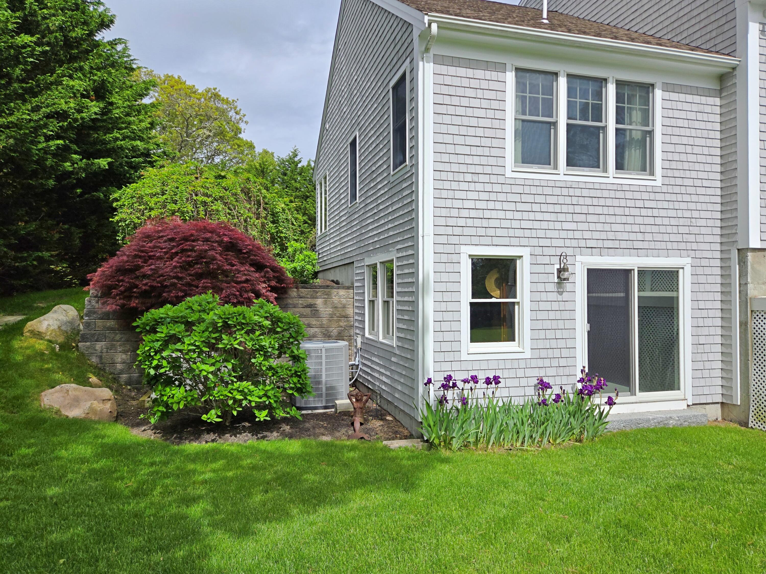 8 Lindsay Lane