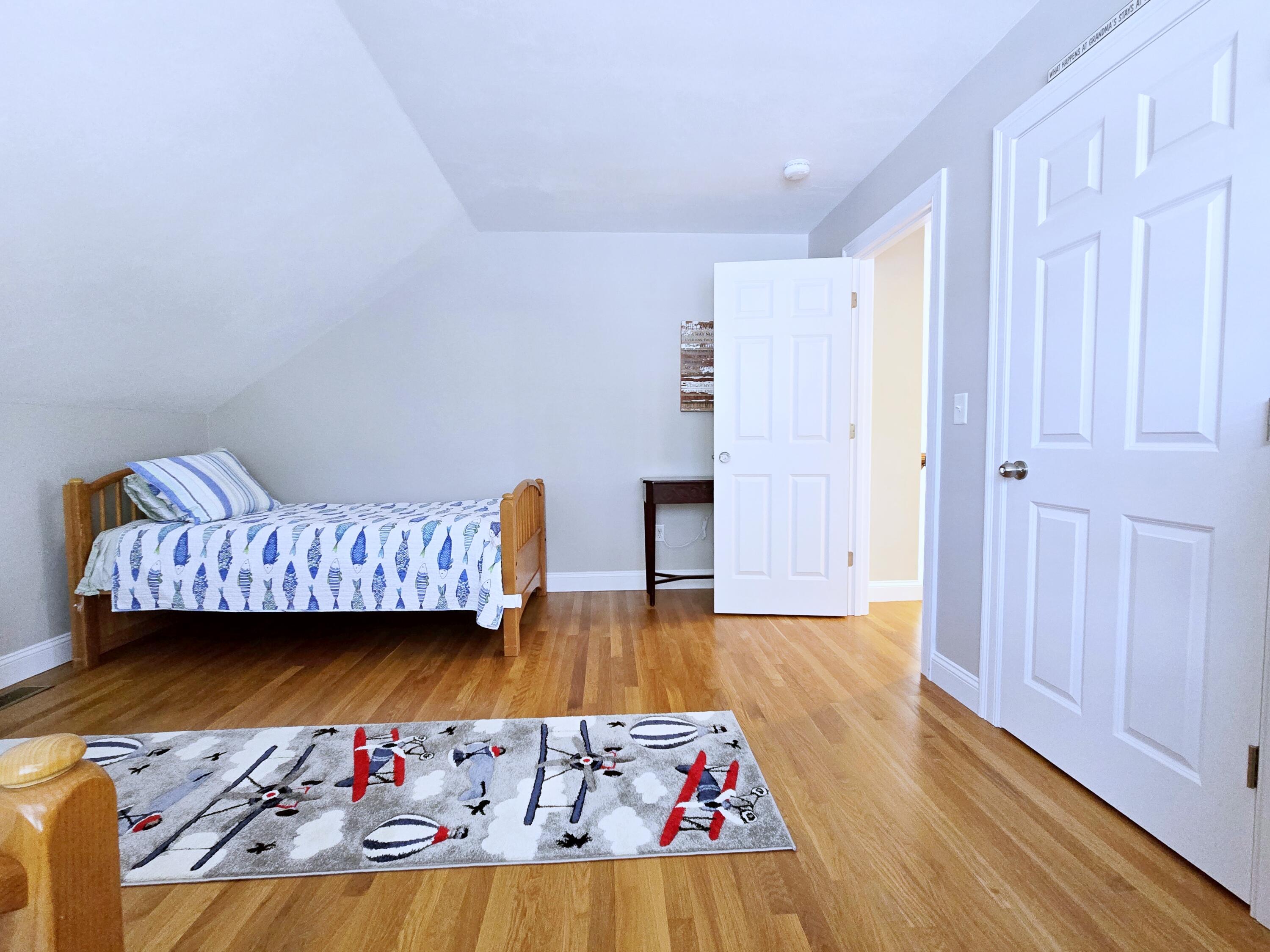 8 Lindsay Lane