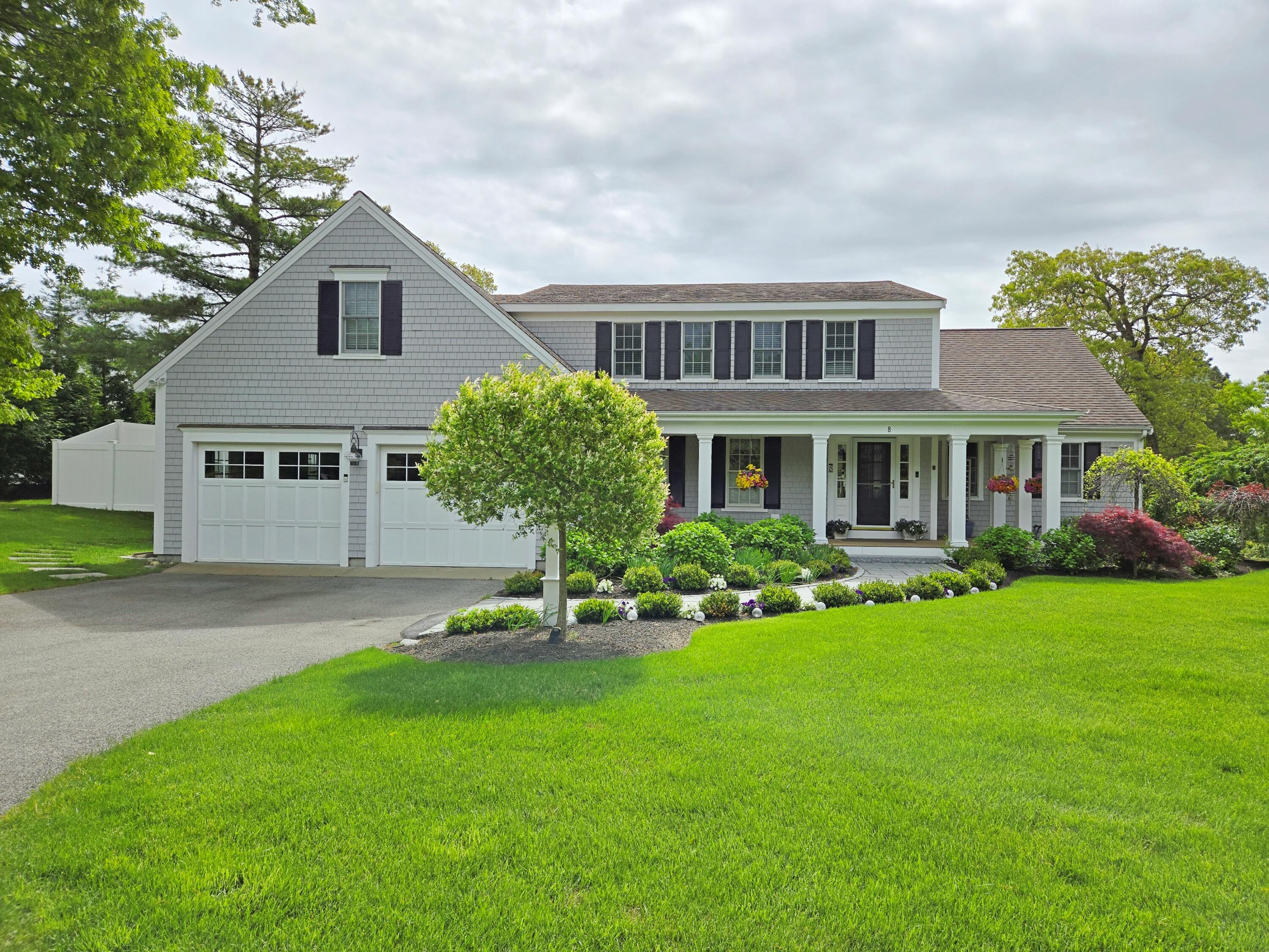 8 Lindsay Lane