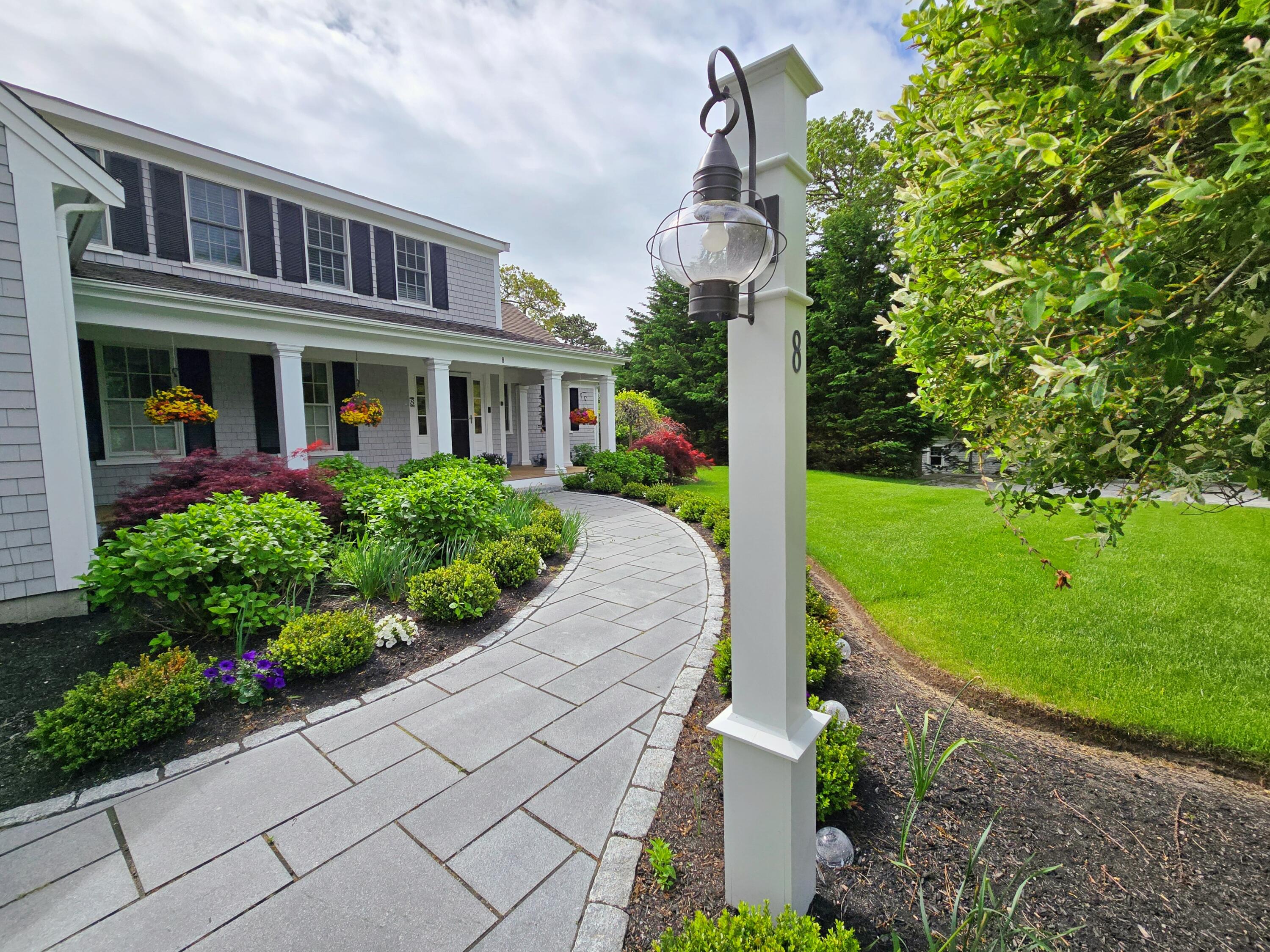 8 Lindsay Lane