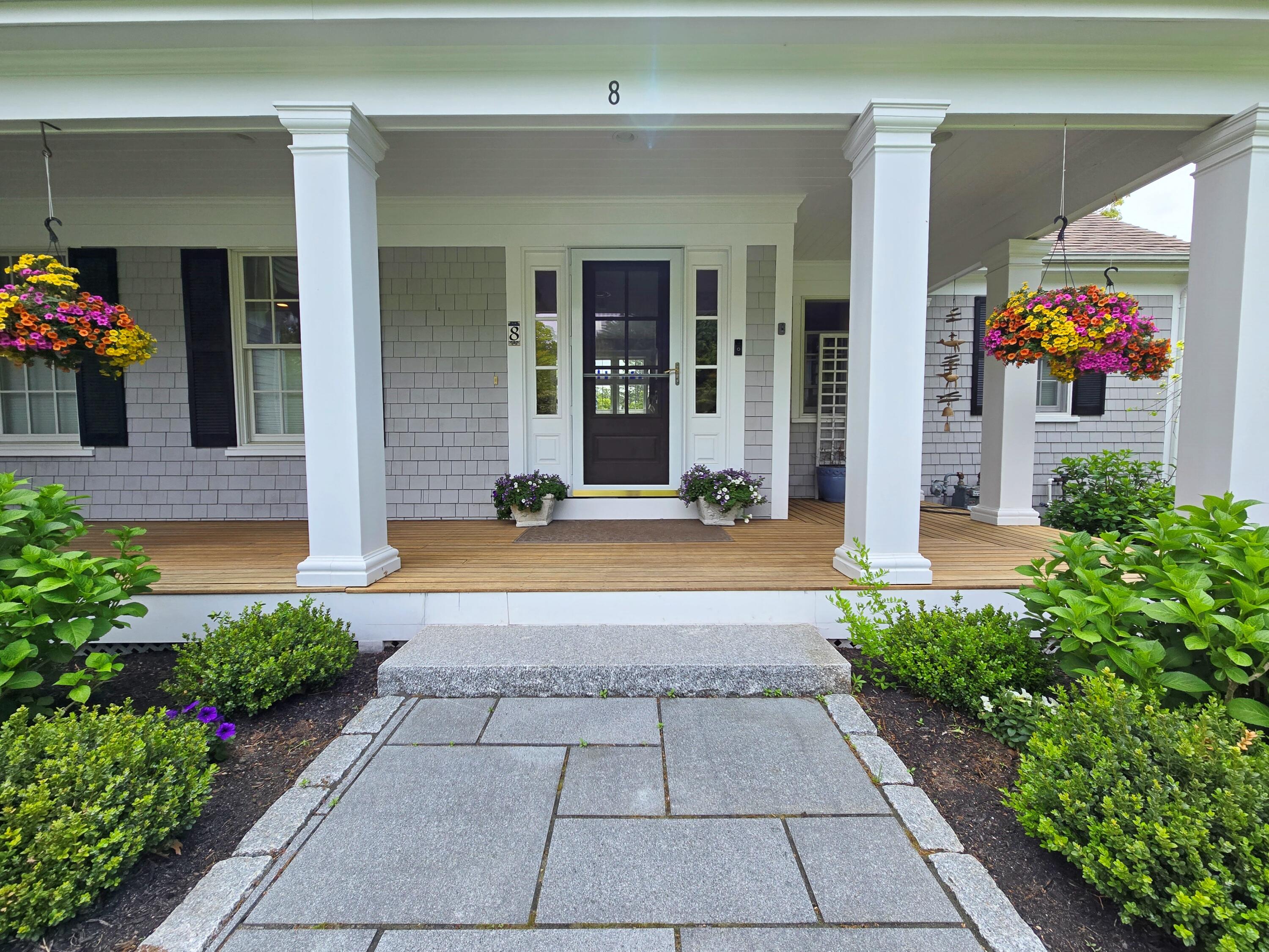8 Lindsay Lane