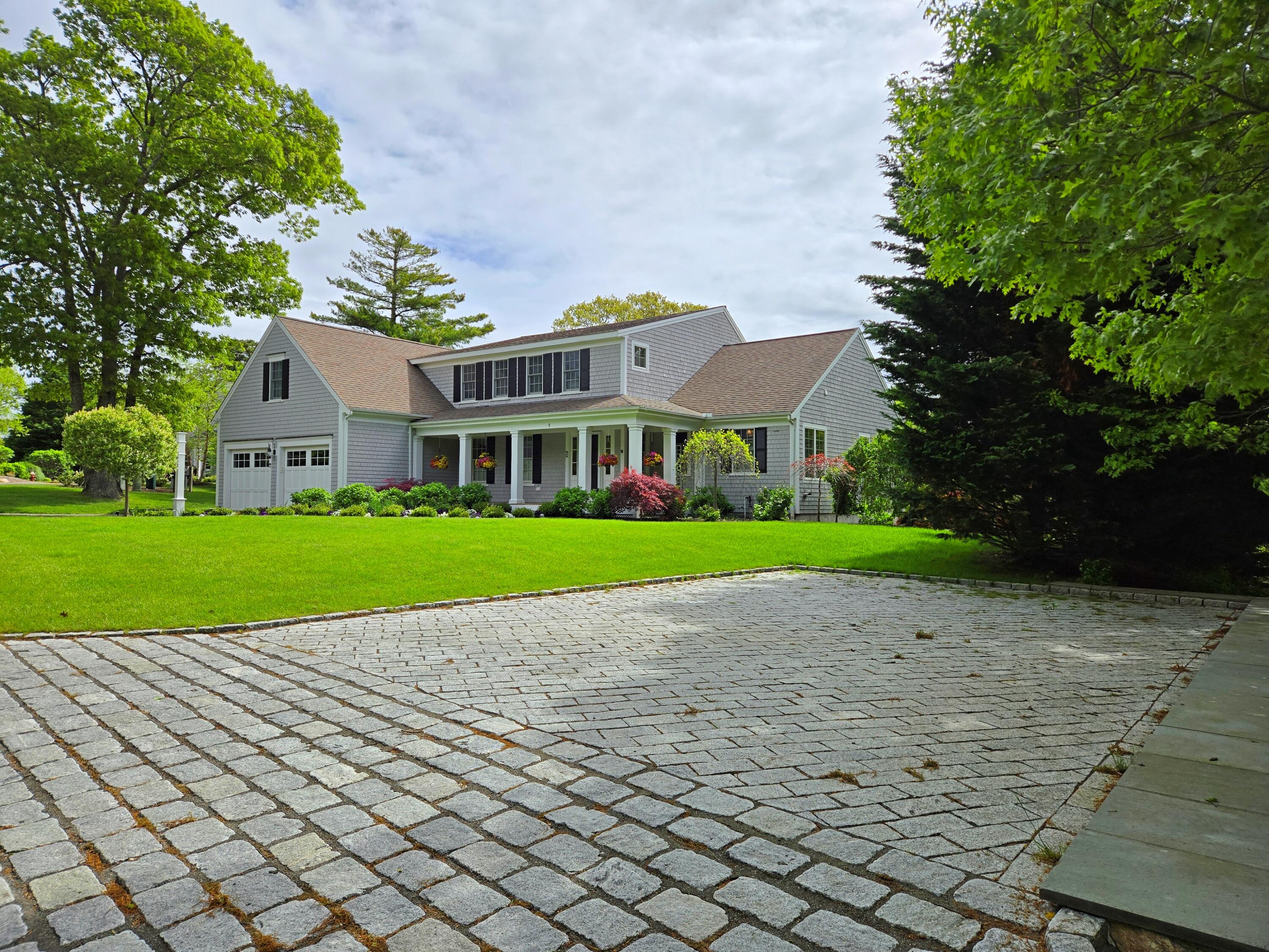 8 Lindsay Lane
