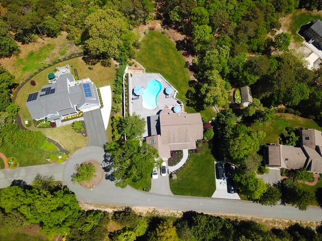 8 Lindsay Lane
