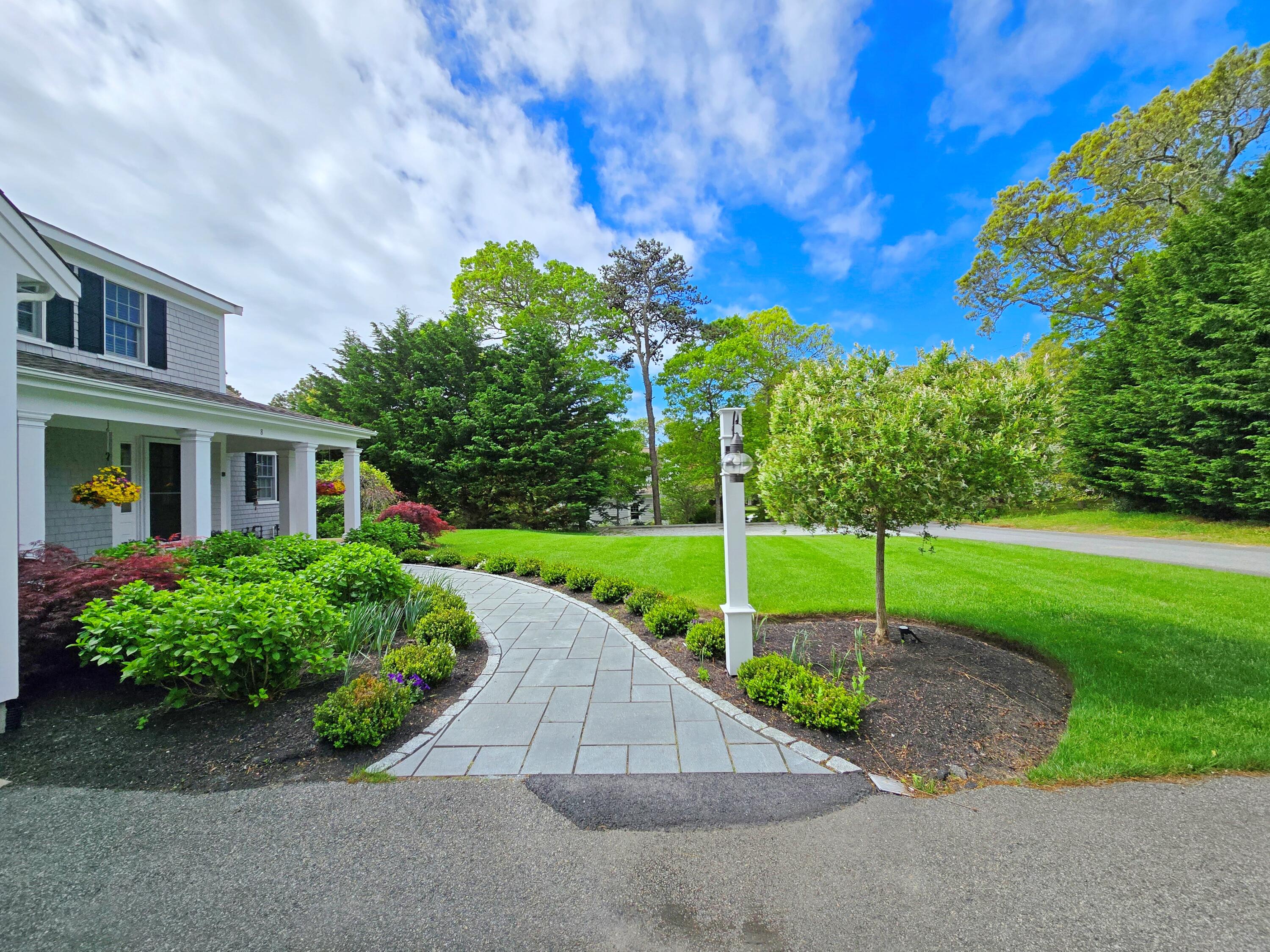 8 Lindsay Lane