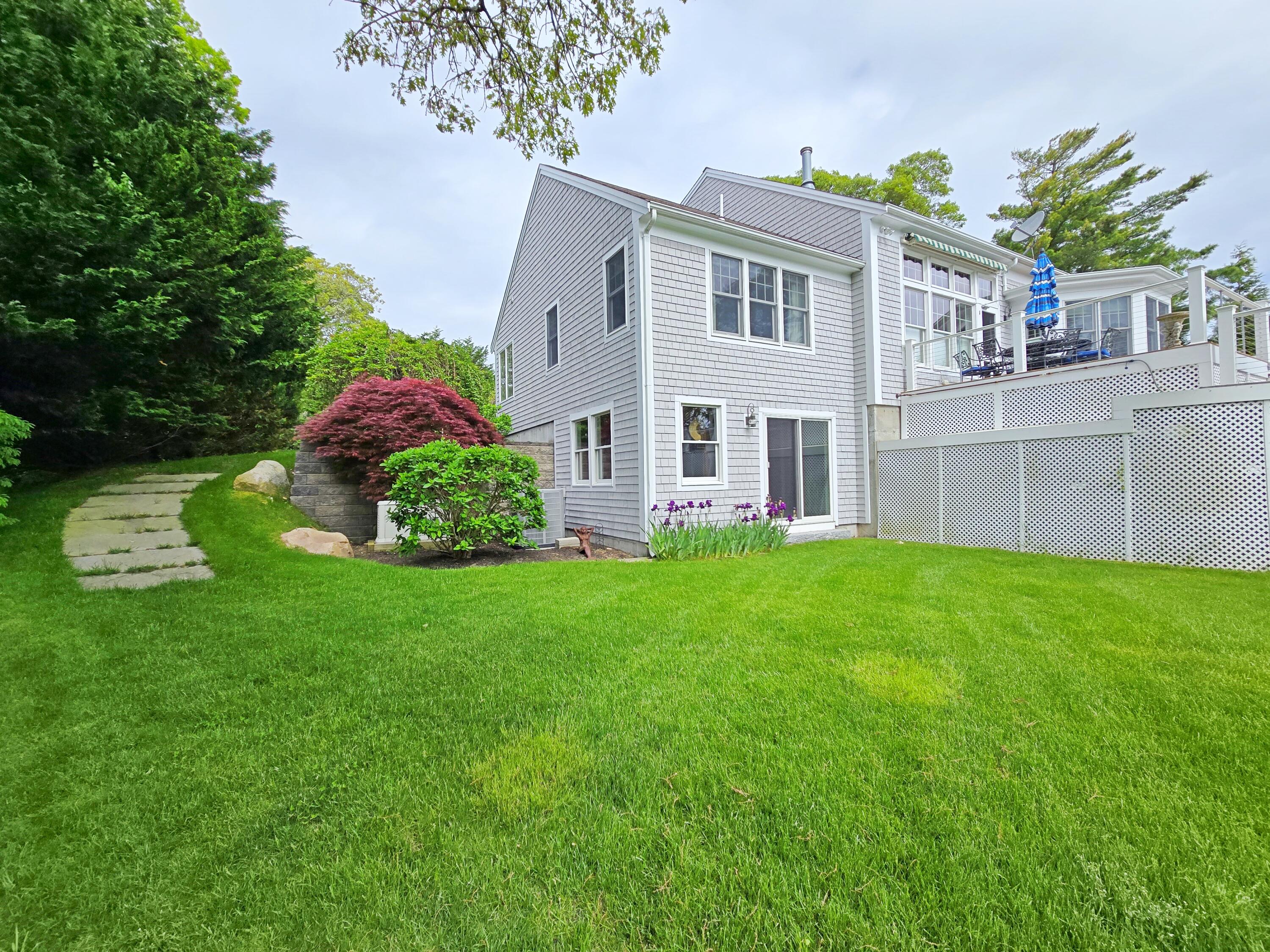 8 Lindsay Lane