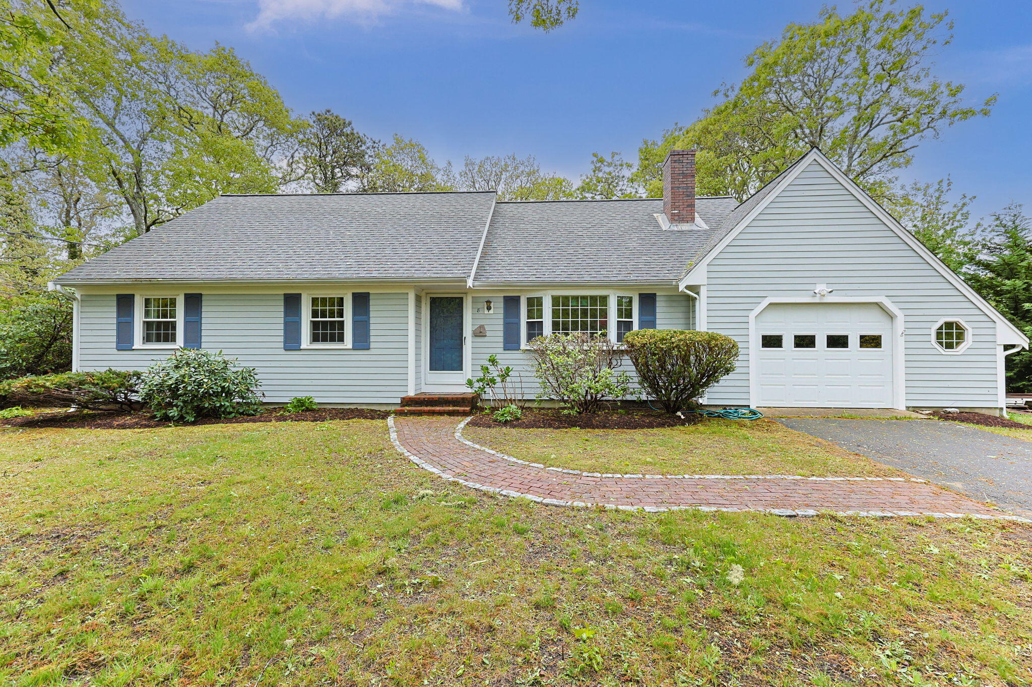 8 Bay Pine Road