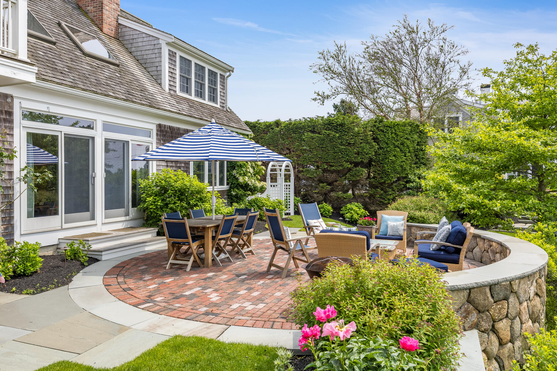 86 Champlain Road